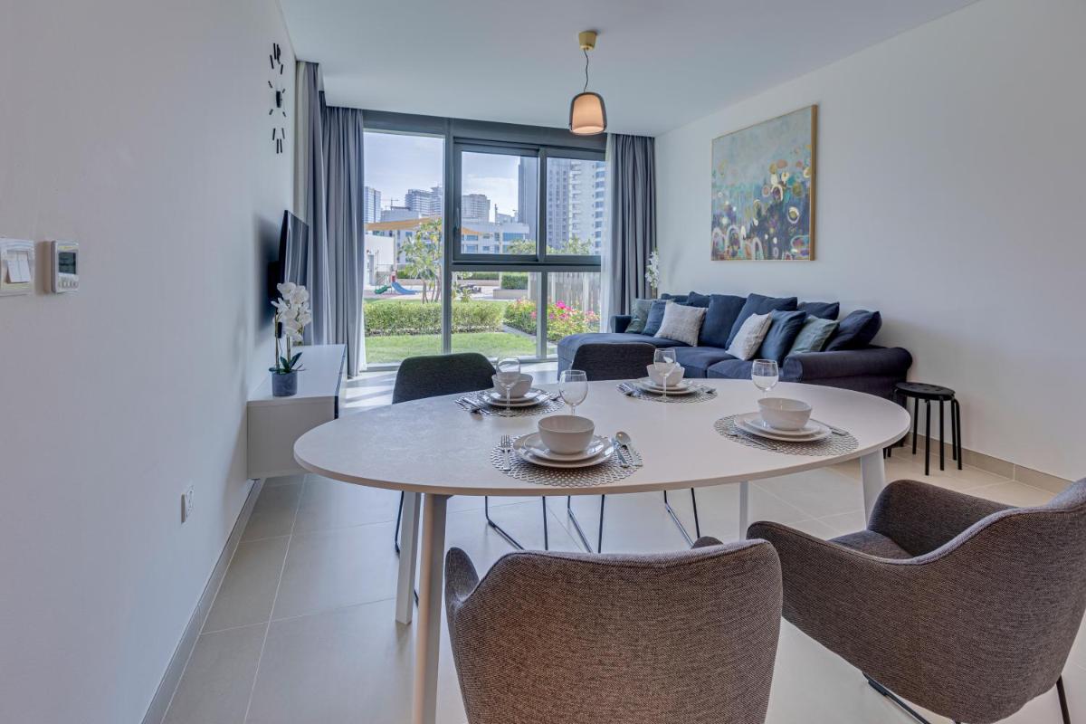 Brand new apartment with huge terrace 52 42