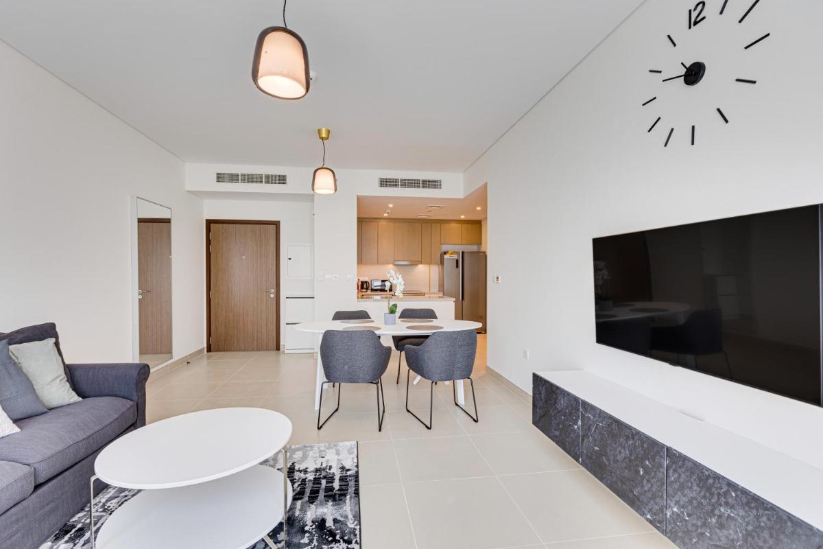 Brand new apartment with huge terrace 52 42