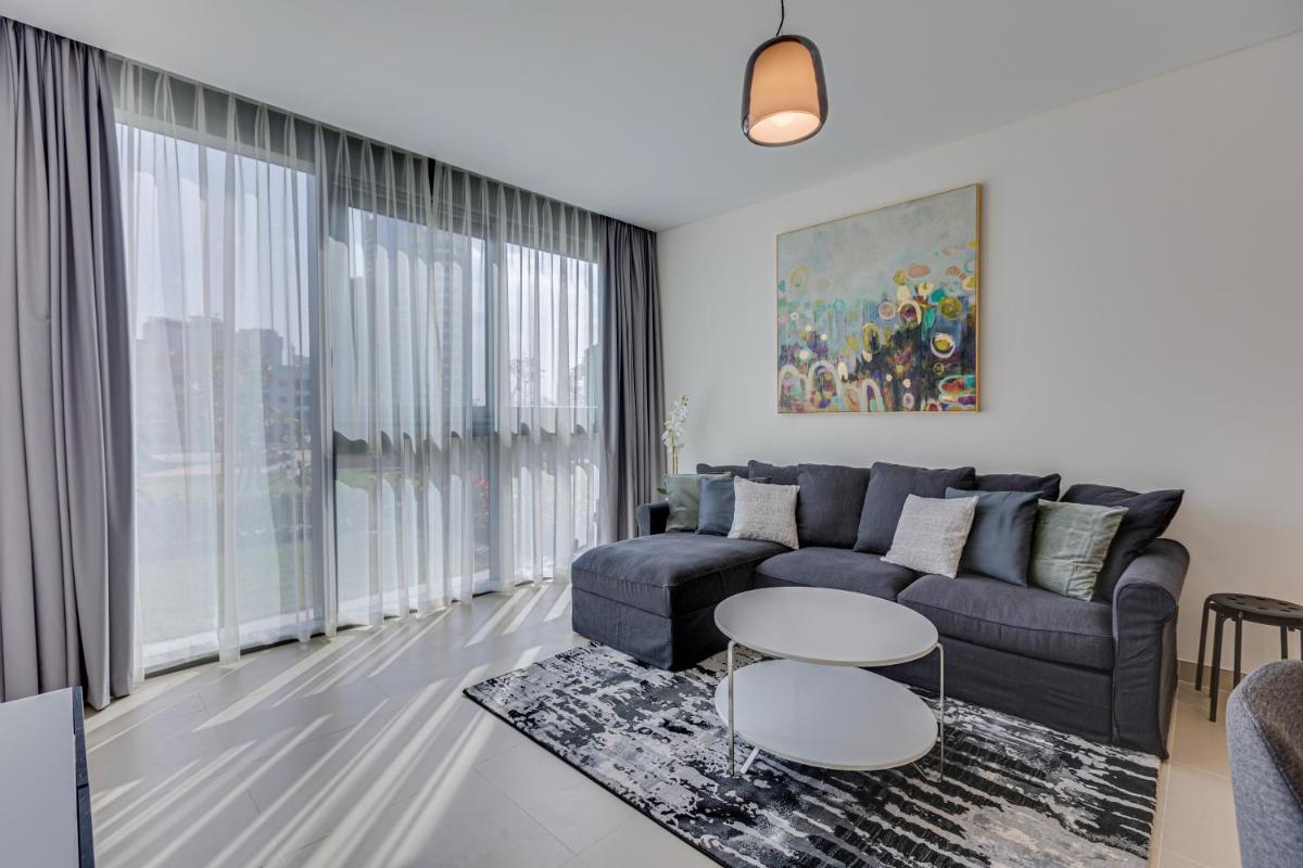 Brand new apartment with huge terrace 52 42