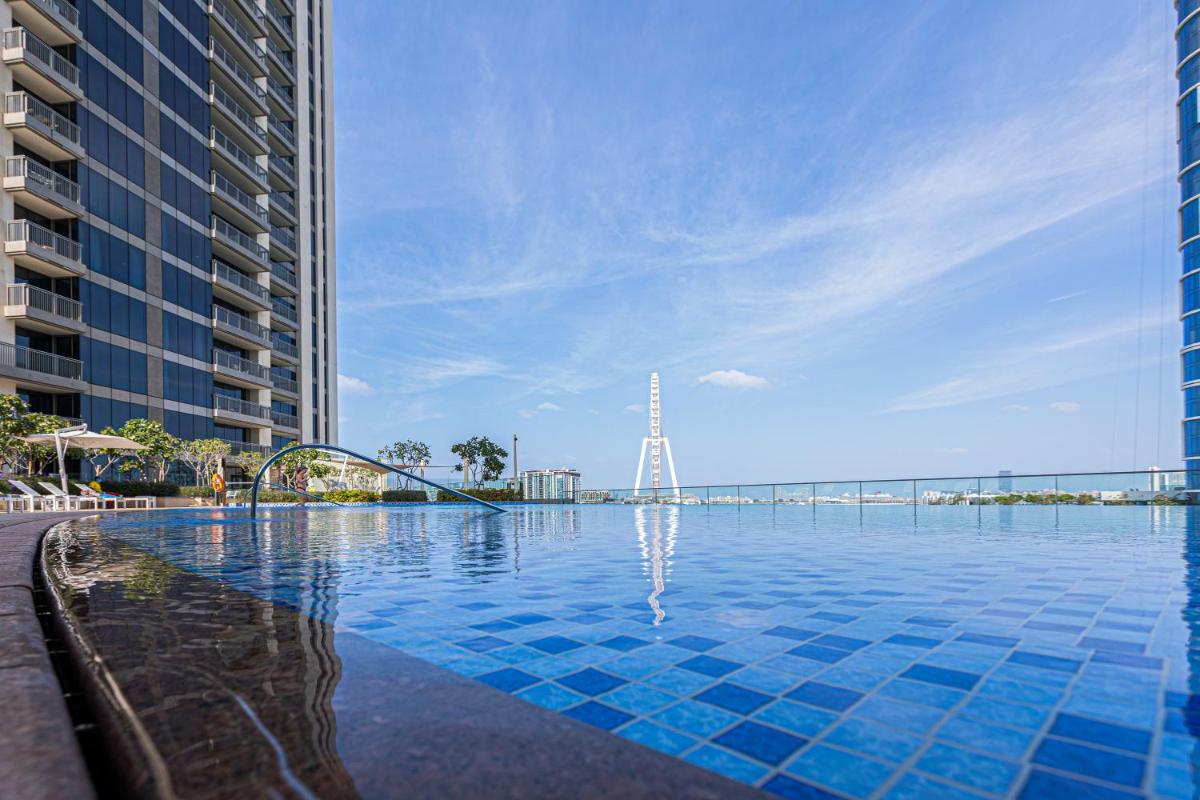 Brand new apartment with huge terrace 52 42