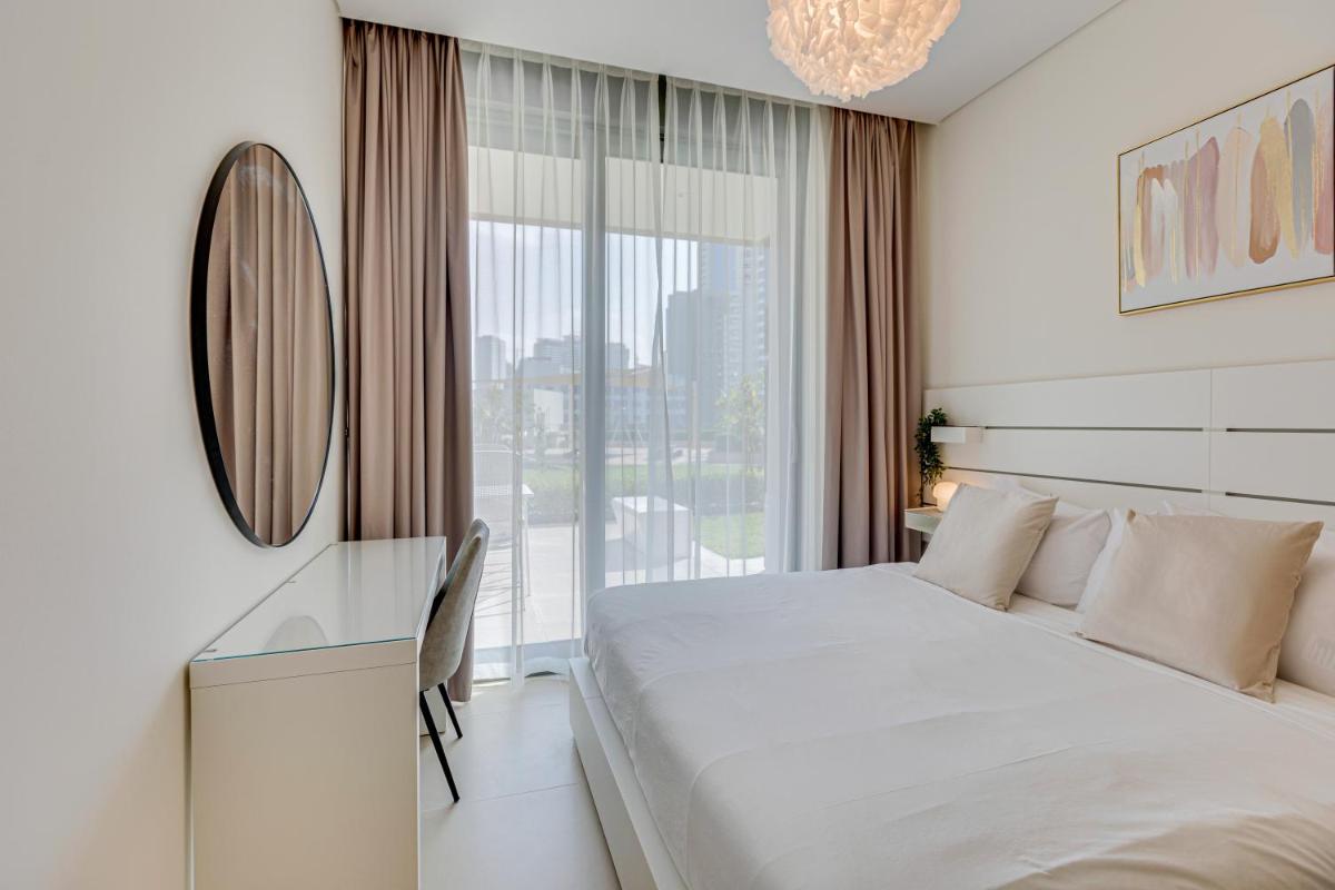 Brand new apartment with huge terrace 52 42