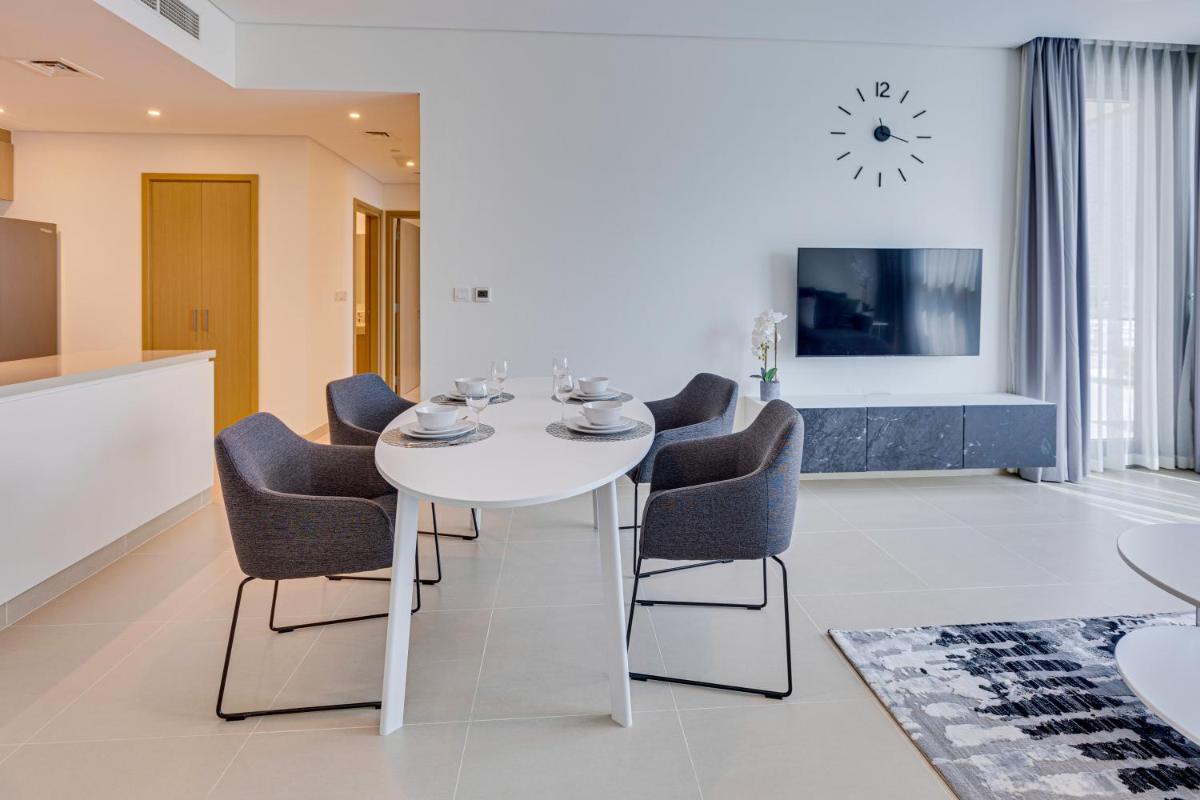 Brand new apartment with huge terrace 52 42
