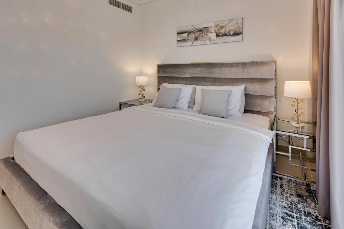 Brand new apartment with huge terrace 52 42