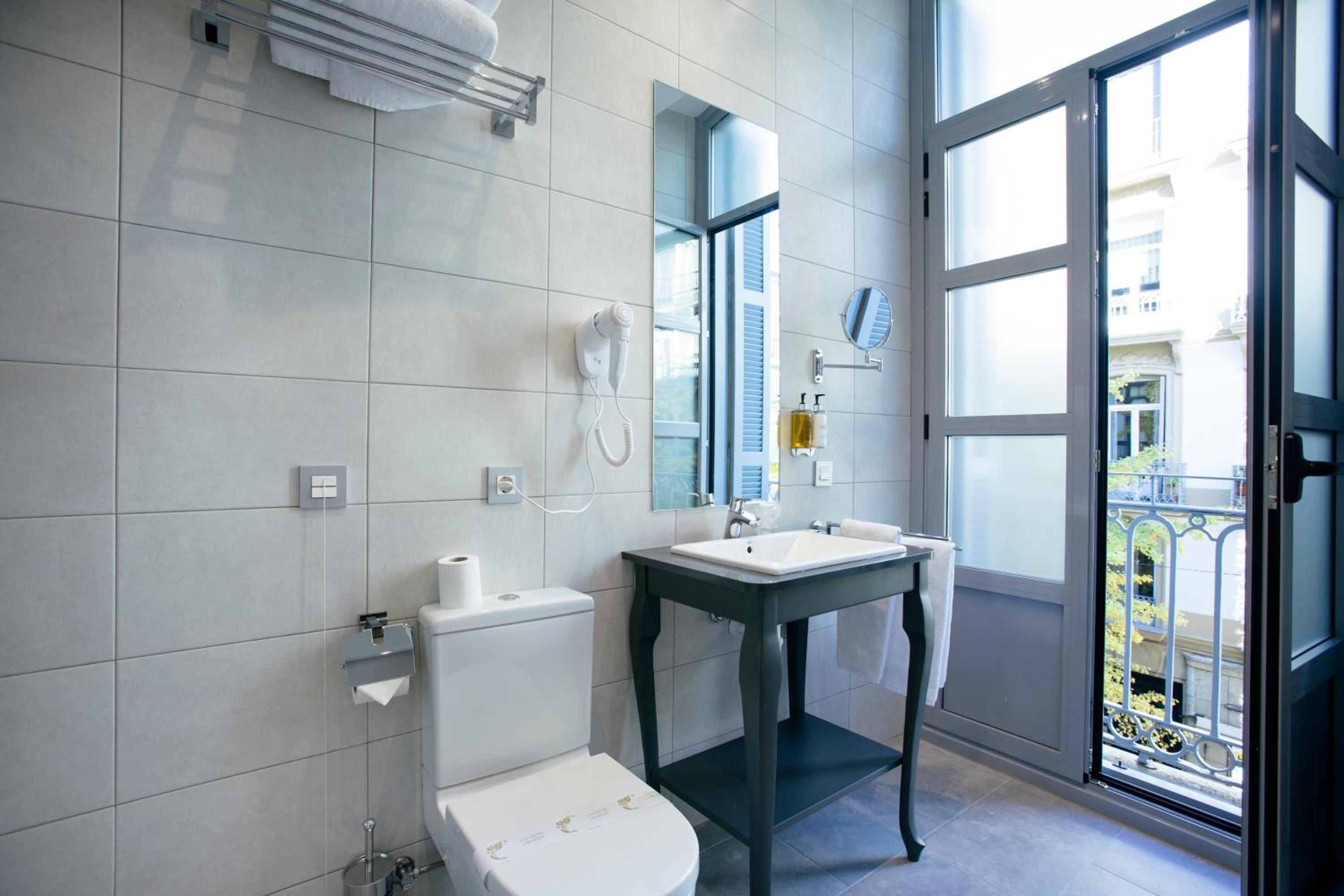 Legazpi Doce Rooms & Suites