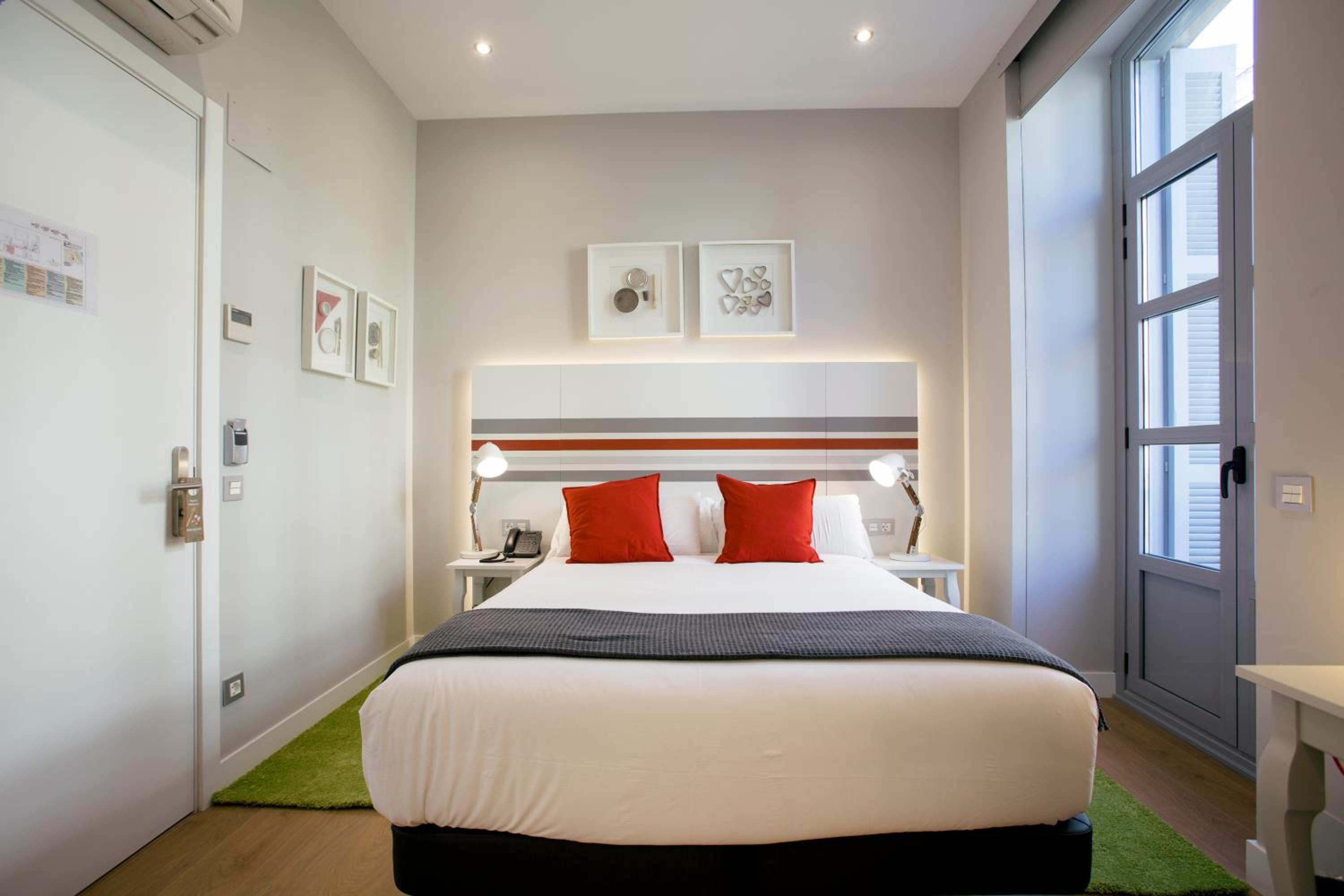Legazpi Doce Rooms & Suites