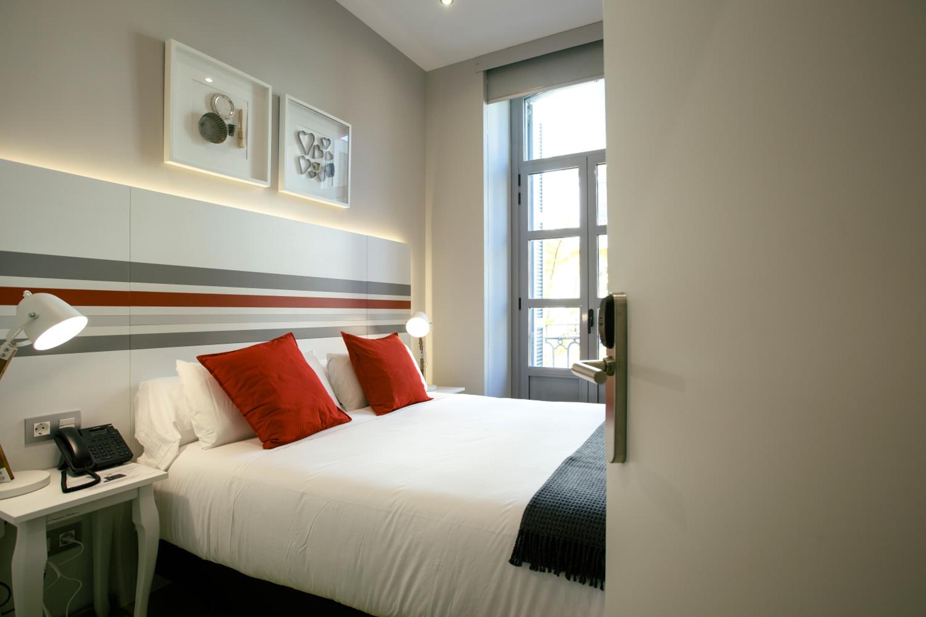 Legazpi Doce Rooms & Suites