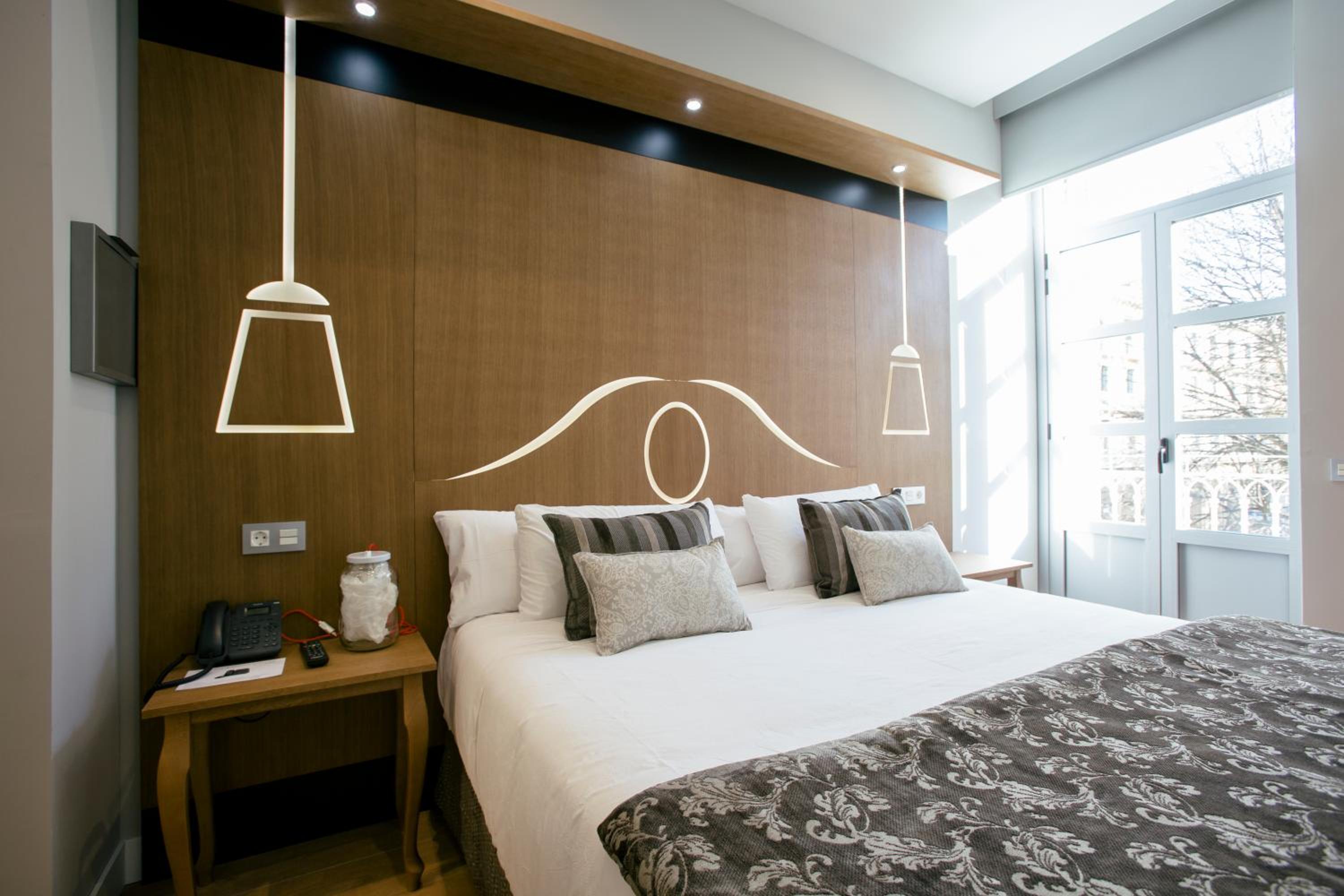 Legazpi Doce Rooms & Suites