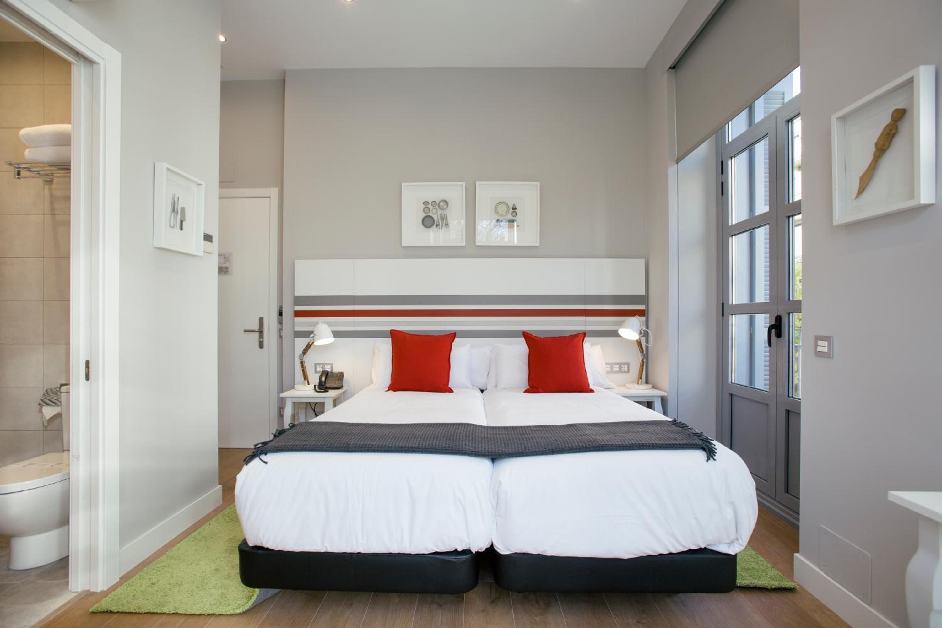 Legazpi Doce Rooms & Suites