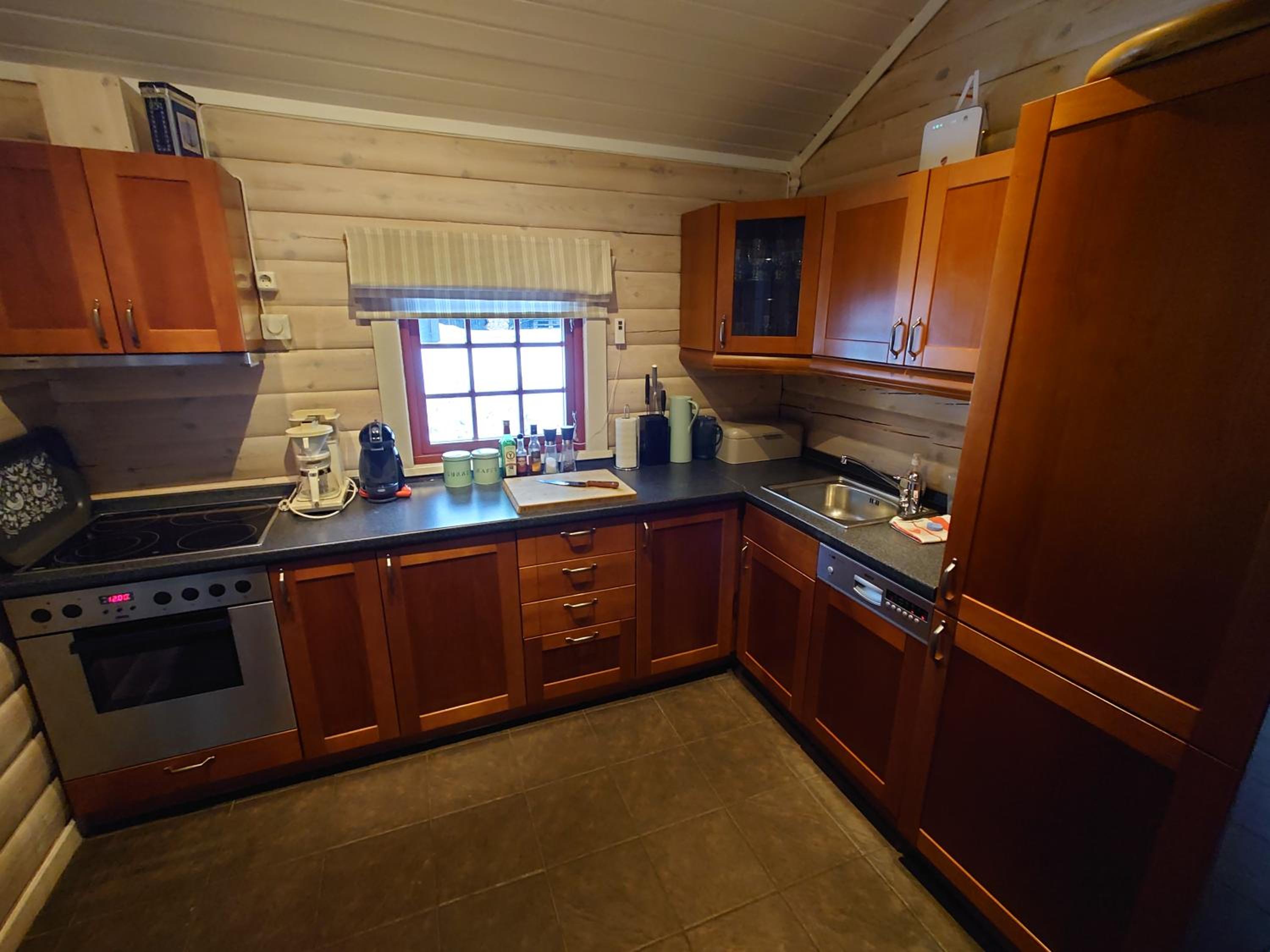100m lift, 2 min swim - Large family cabin view 4