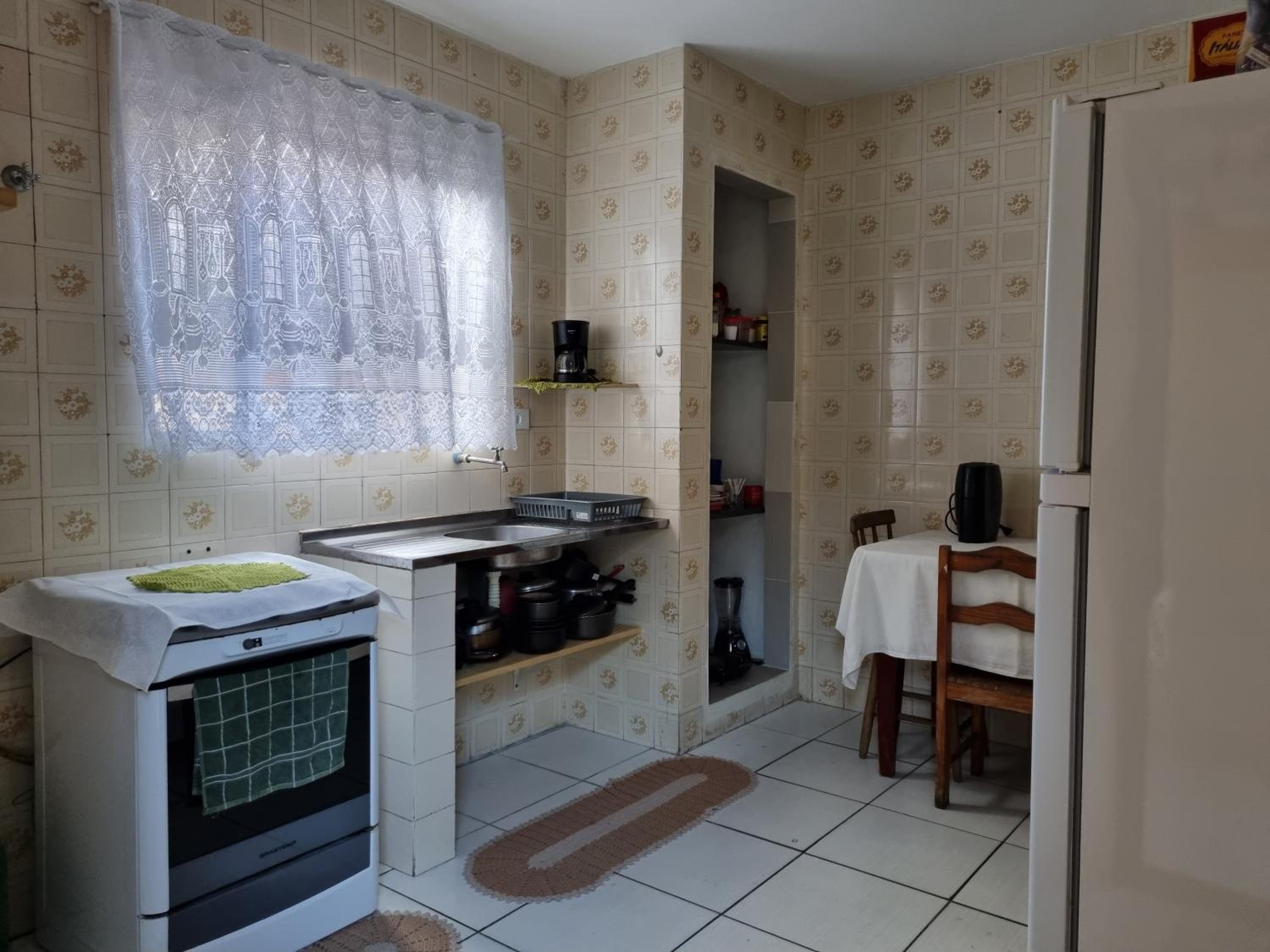 Confortável casa com piscina e churrasqueira a 100m da praia