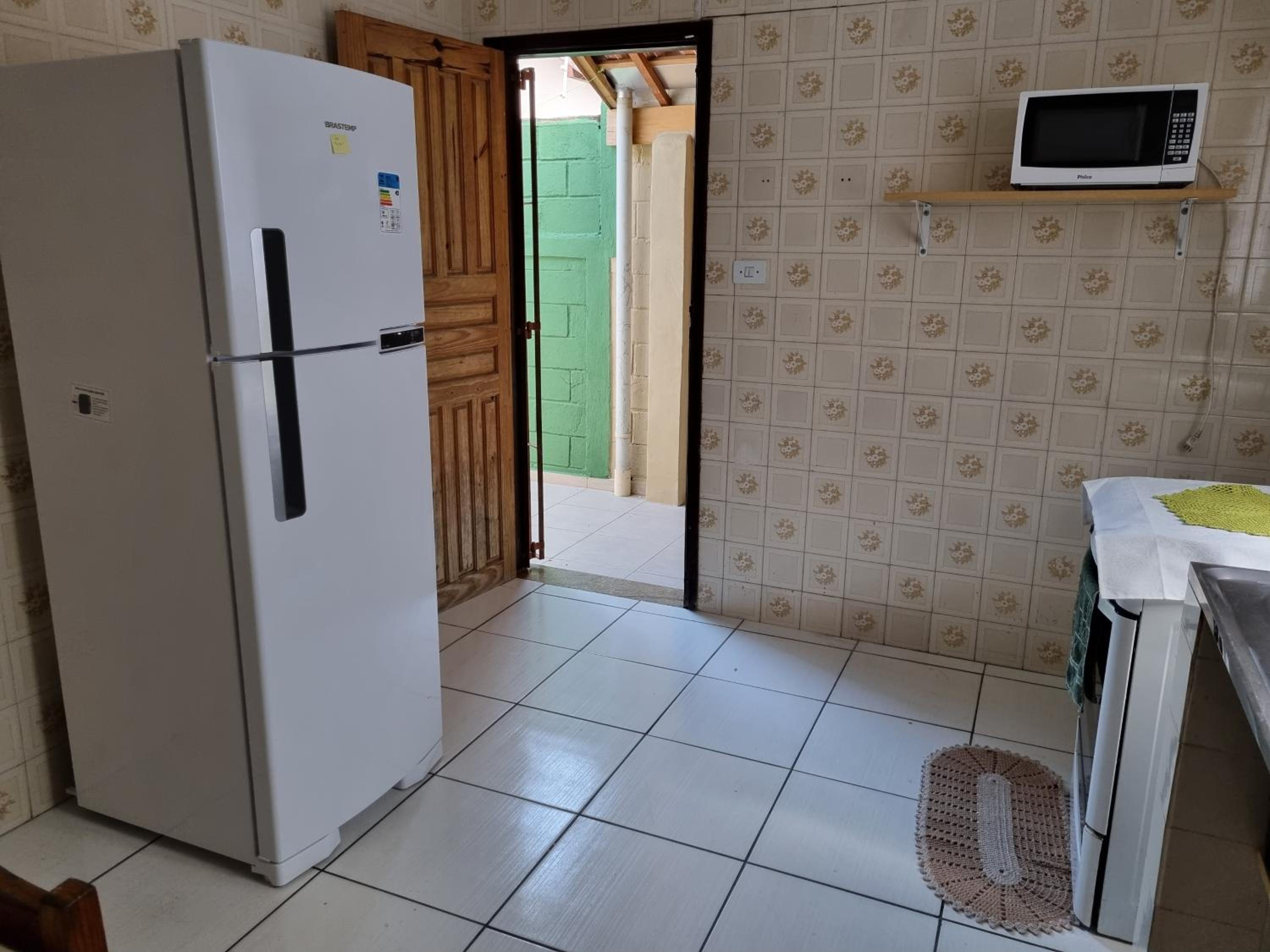 Confortável casa com piscina e churrasqueira a 100m da praia