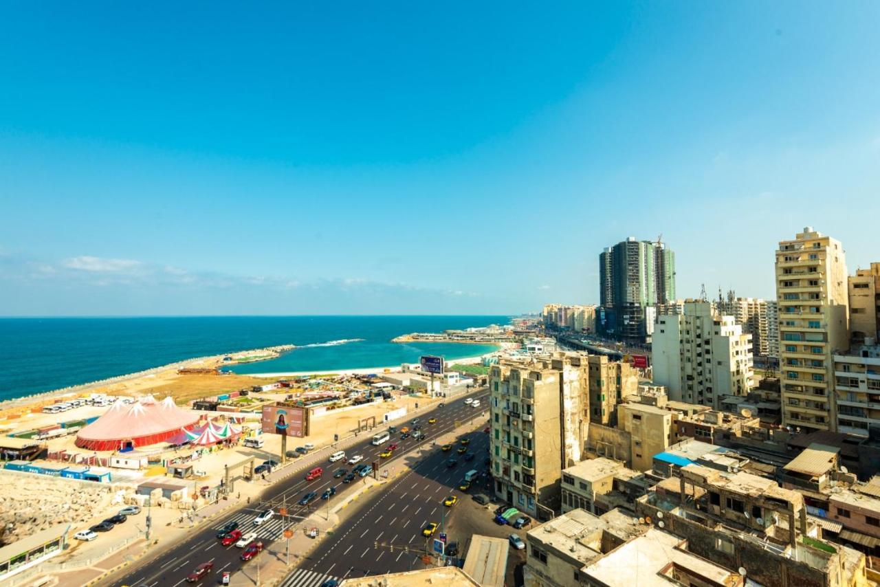 Hotel شقة فندقية مكيفة علي البحر مباشرة اغتنم الفرصة - Image 1