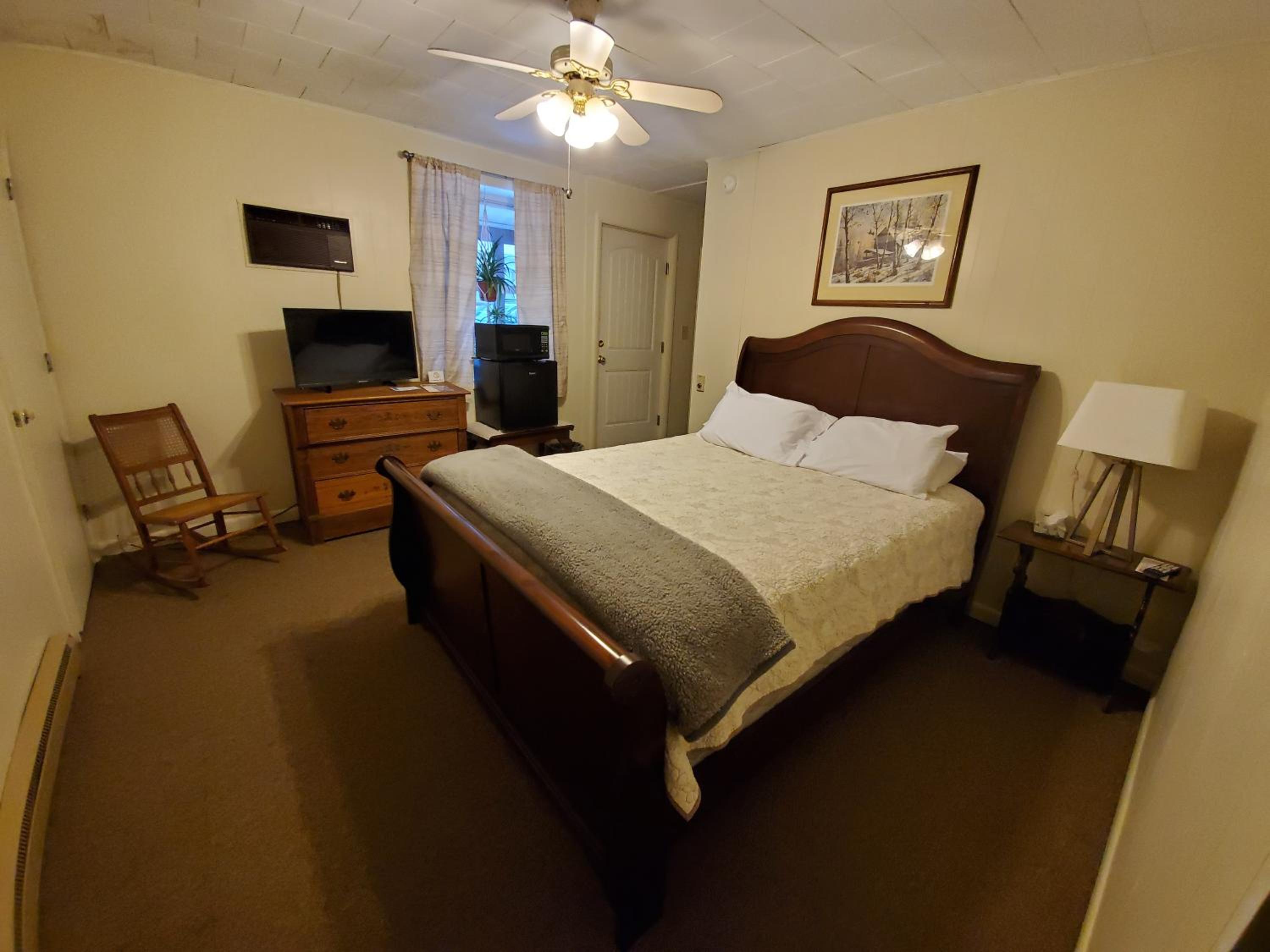 Lakewood Lodge & Restaurant