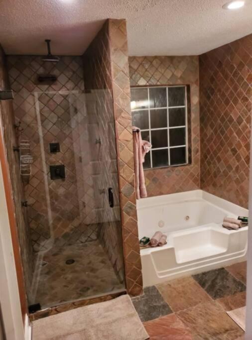 1Min to Percy Priest Lake 2 Masters Quiet Family Home - Property Image 8