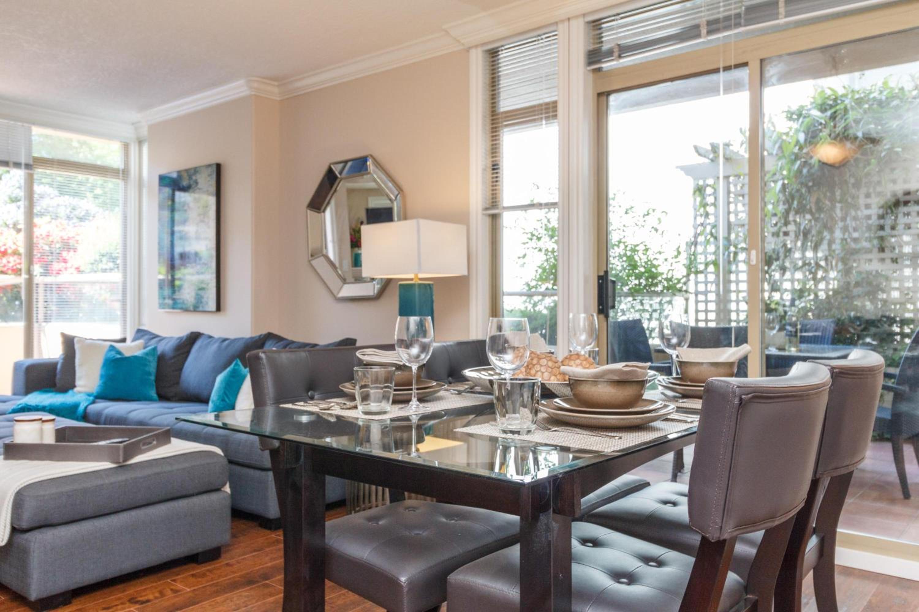 Versatile Garden-Level Suite W Natural Light
