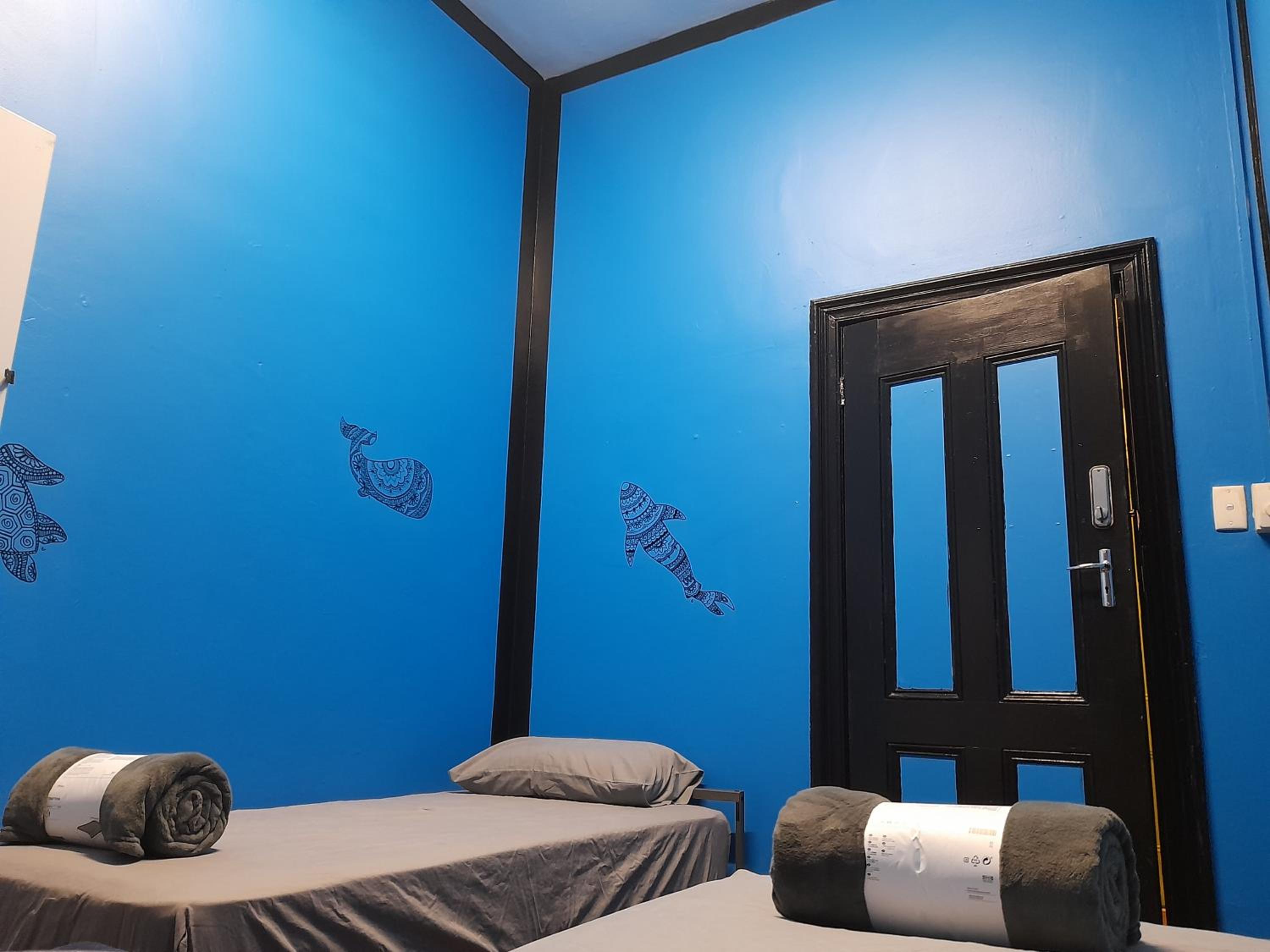 Ozi Inn Backpackers - Perth -Valid International Passport Required