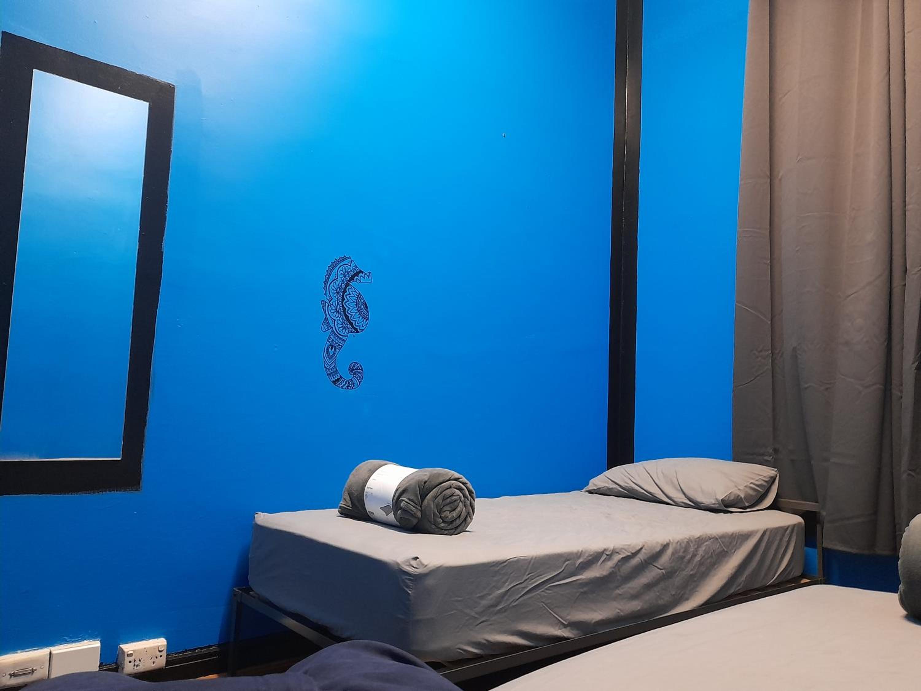 Ozi Inn Backpackers - Perth -Valid International Passport Required