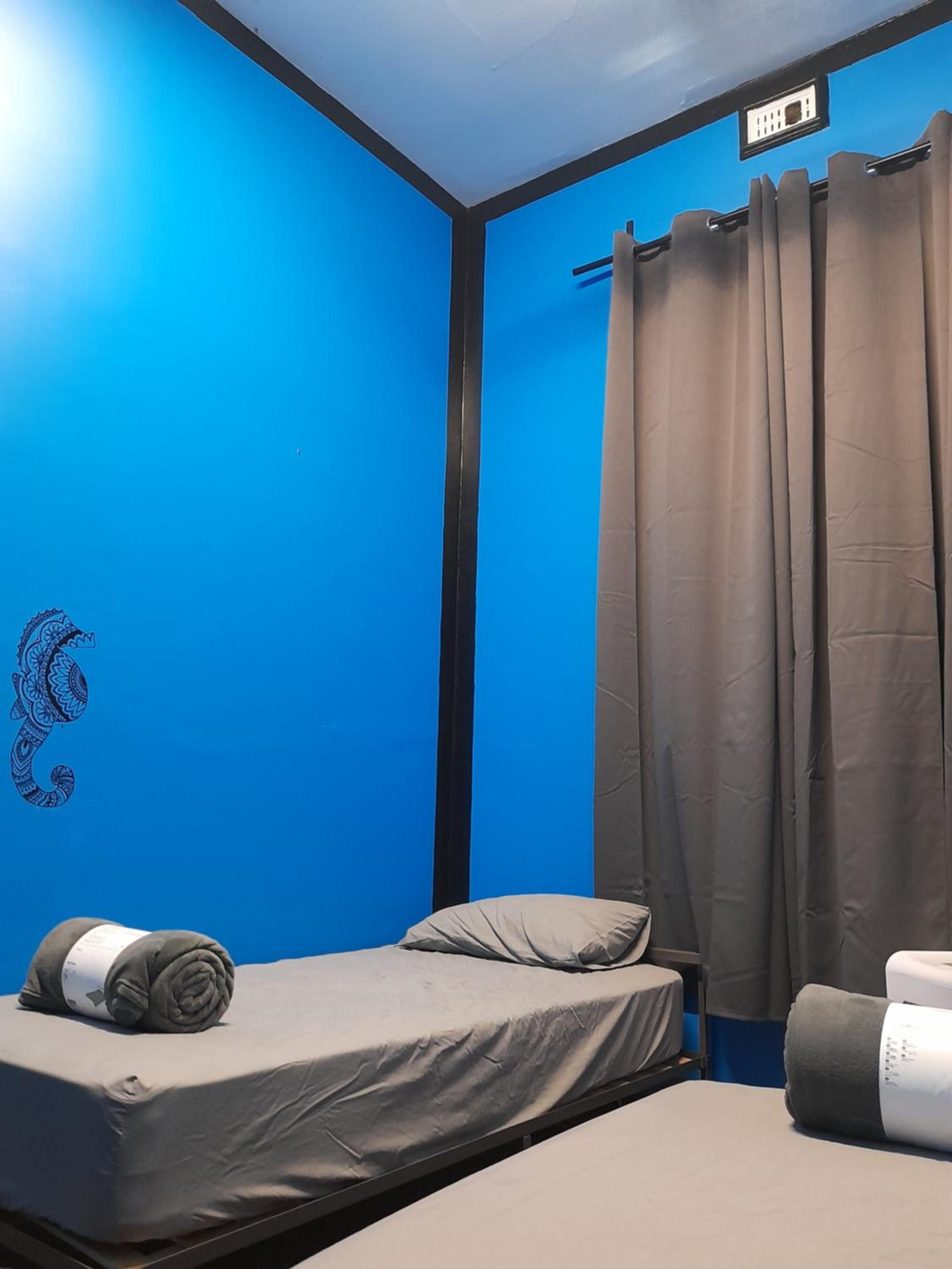 Ozi Inn Backpackers - Perth -Valid International Passport Required