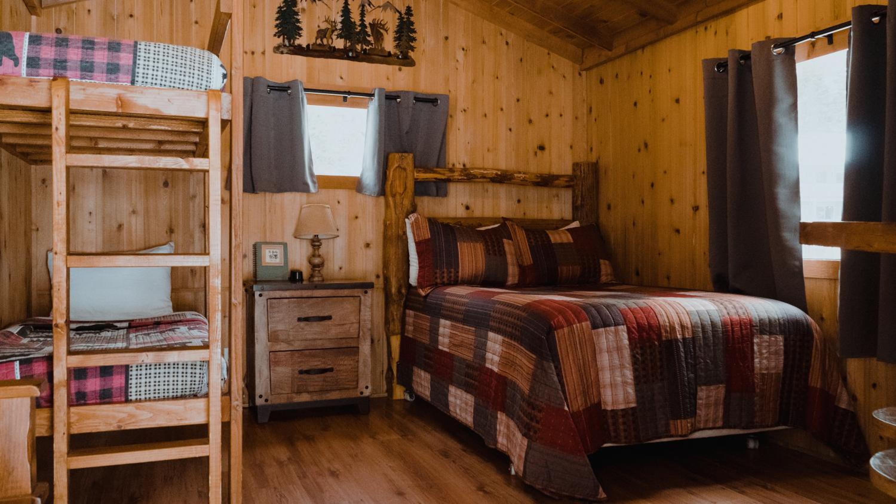 Ouray Riverside Resort - Inn & Cabins