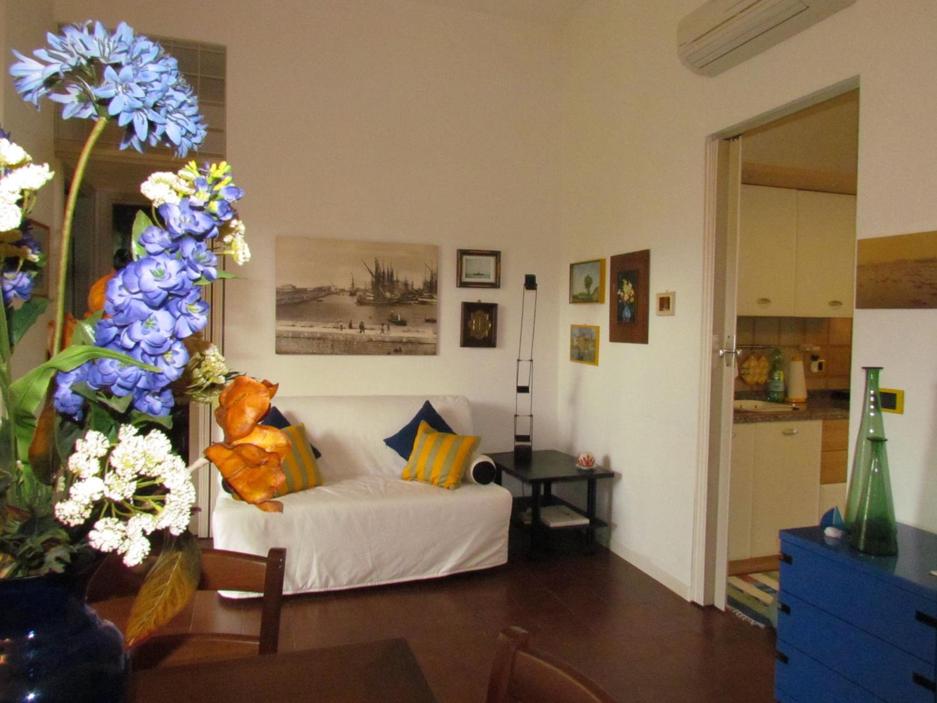 Lovely villa with spacious garden view 3