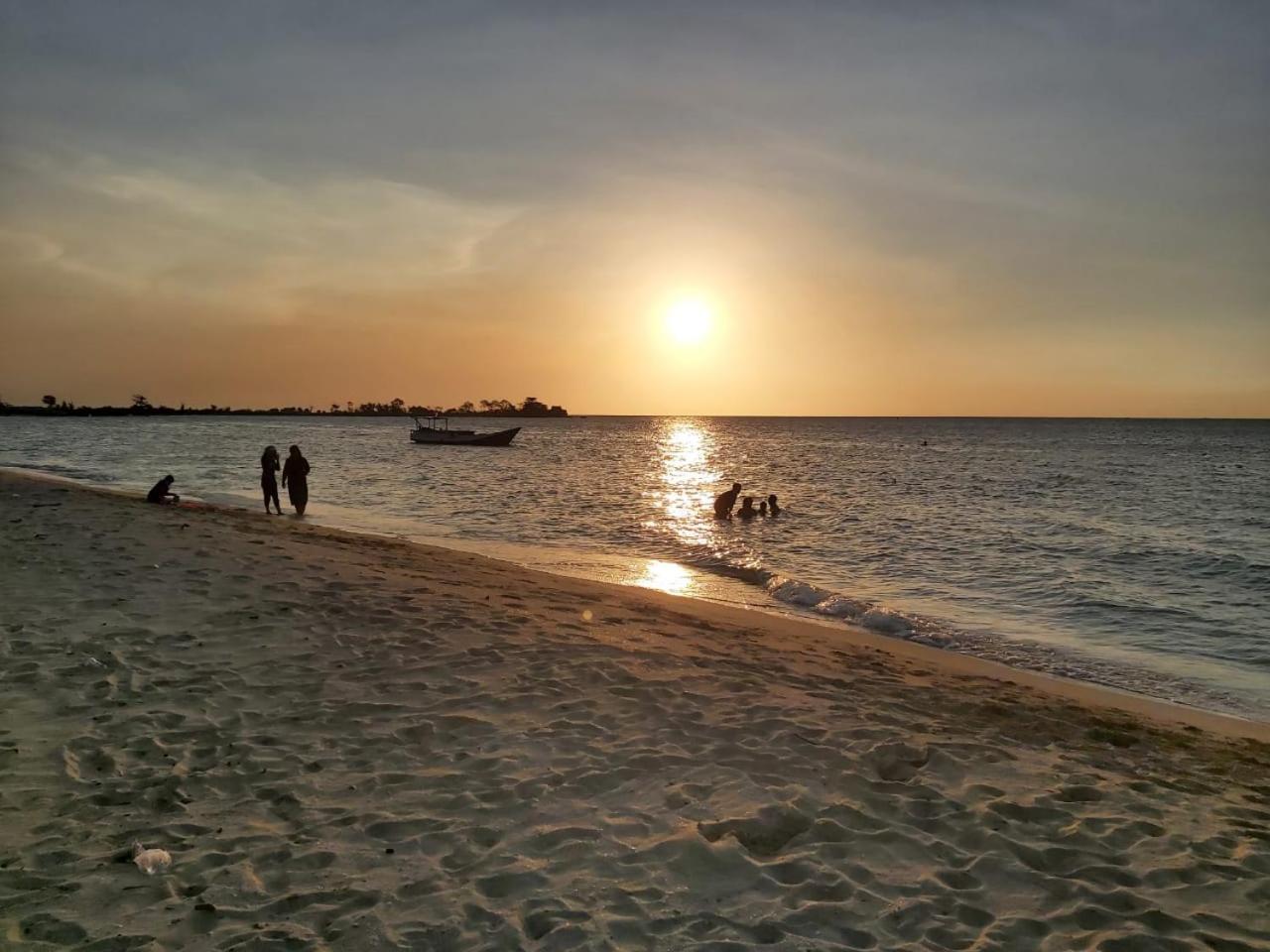 Omah Laut Bondo Jepara - by the beach, direct view of the sea, great base for water sports view 3