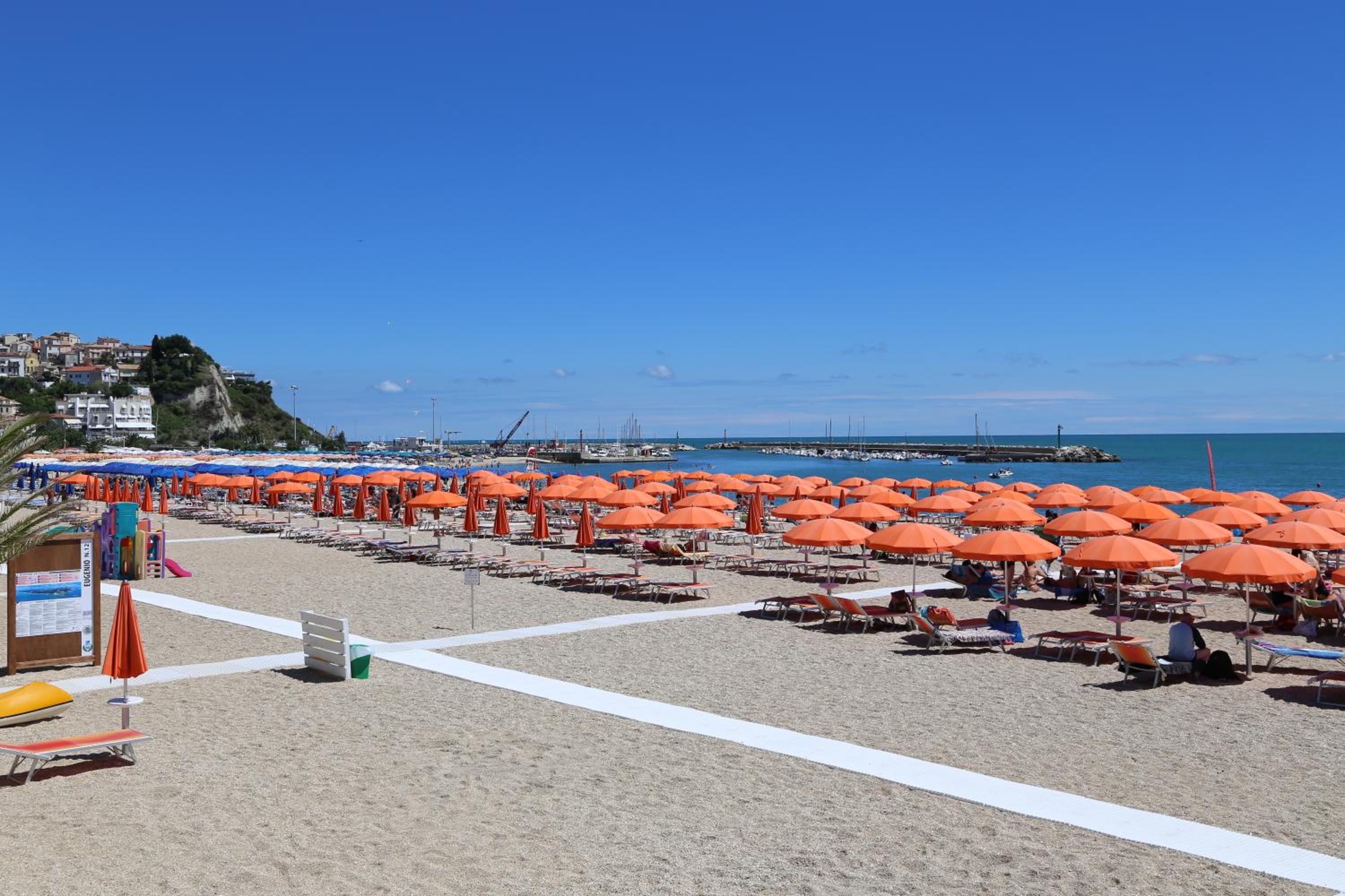 Green Garden Village con piscina, spiaggia riservata e parcheggio