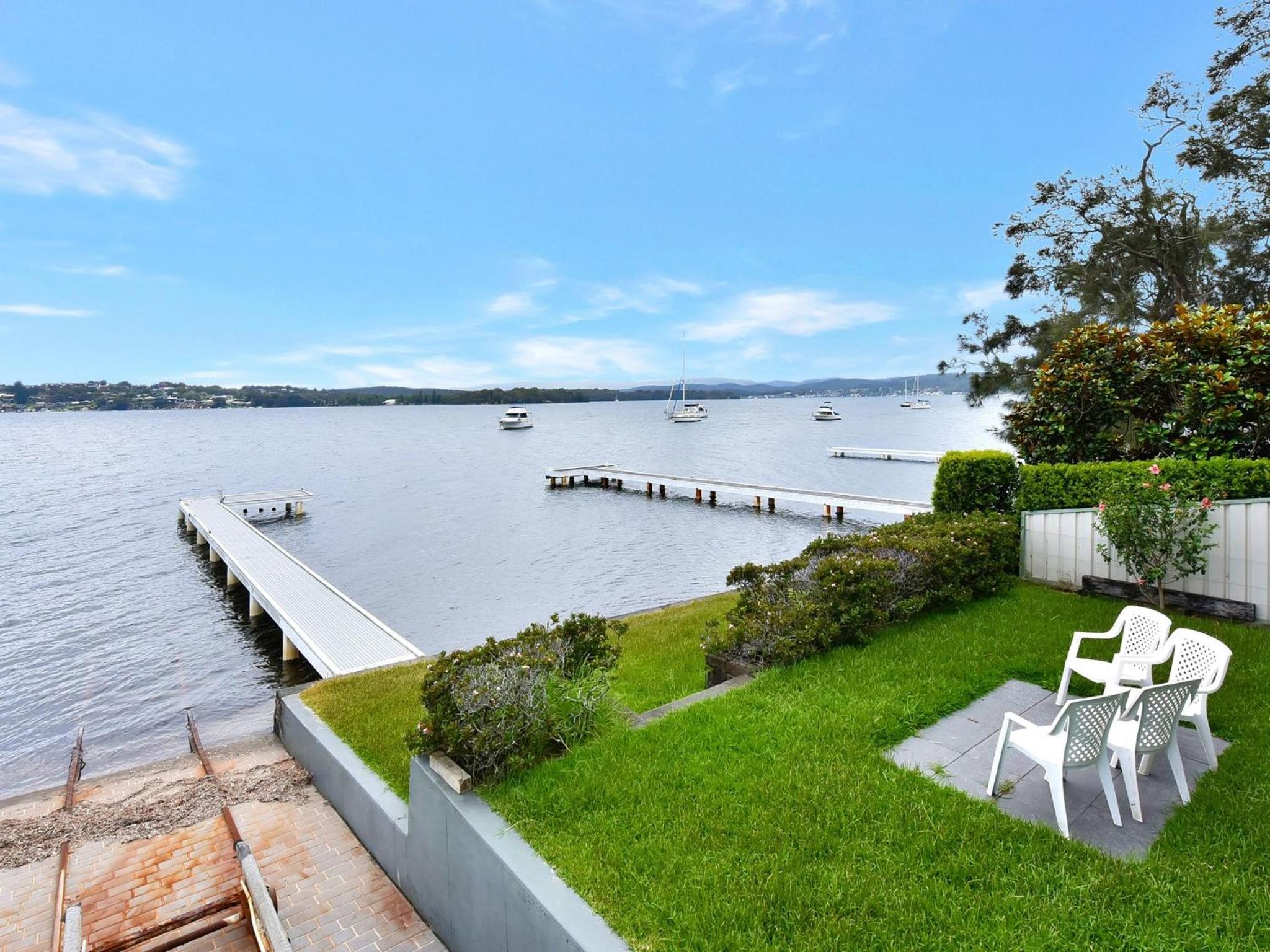 Coal Point Absolute Waterfront
