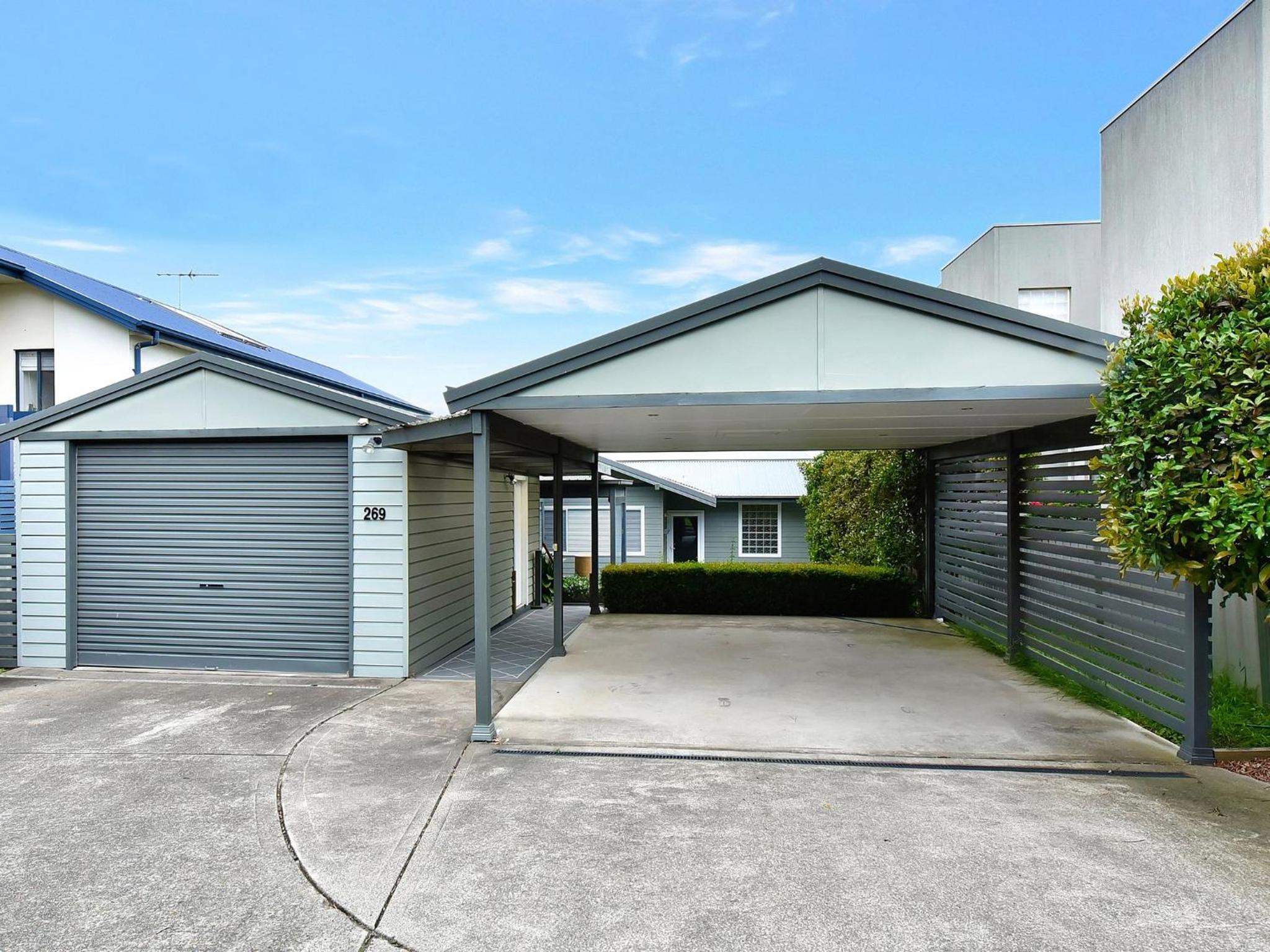 Coal Point Absolute Waterfront