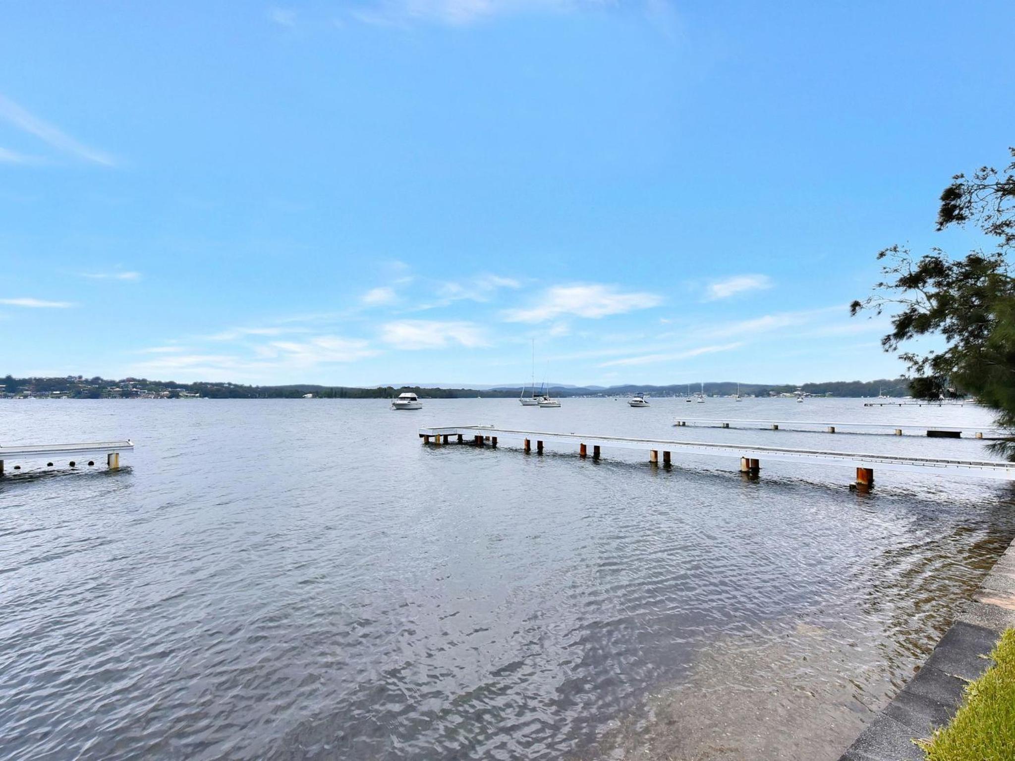 Coal Point Absolute Waterfront