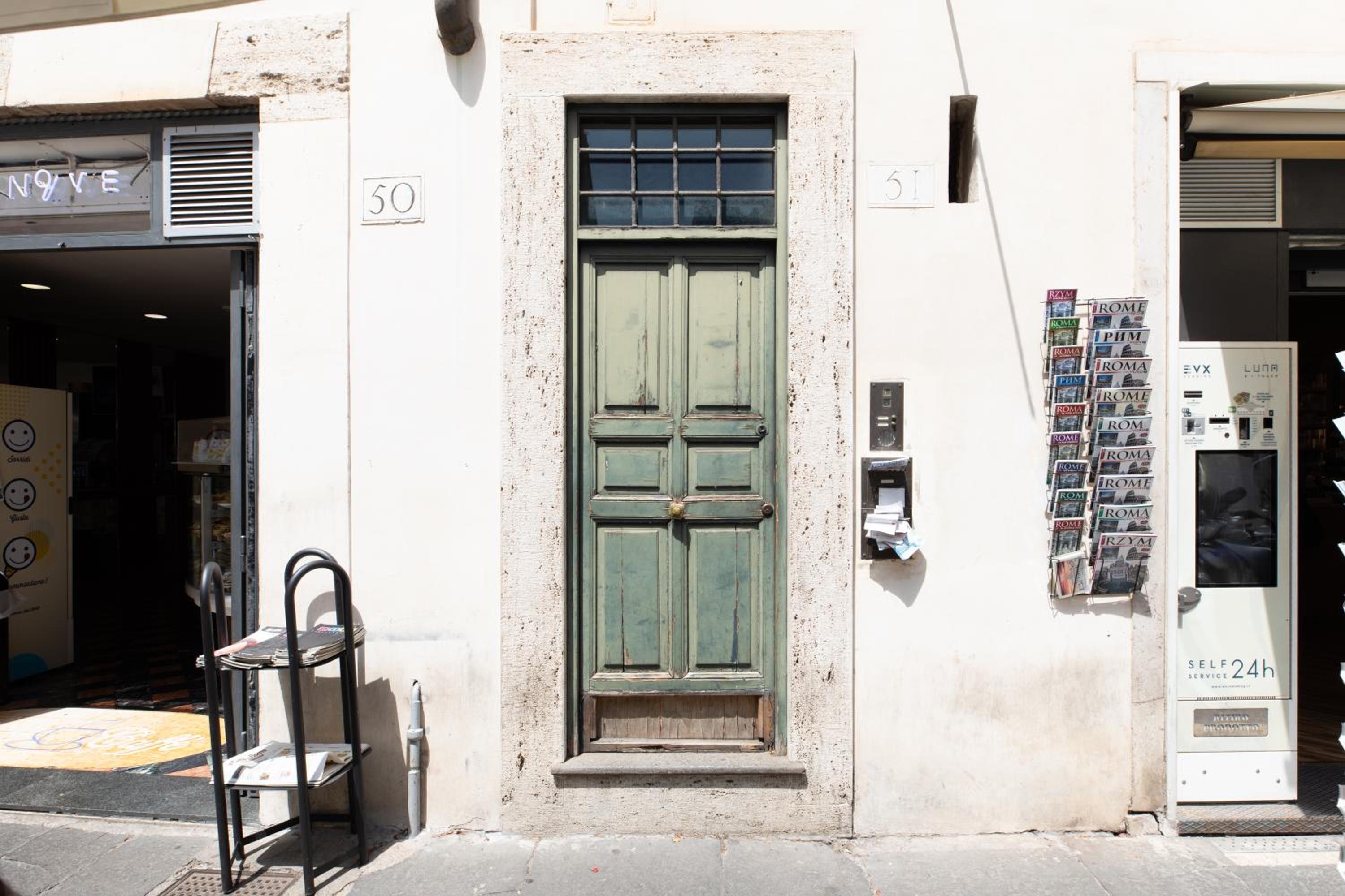iFlat Navona Bright Studio