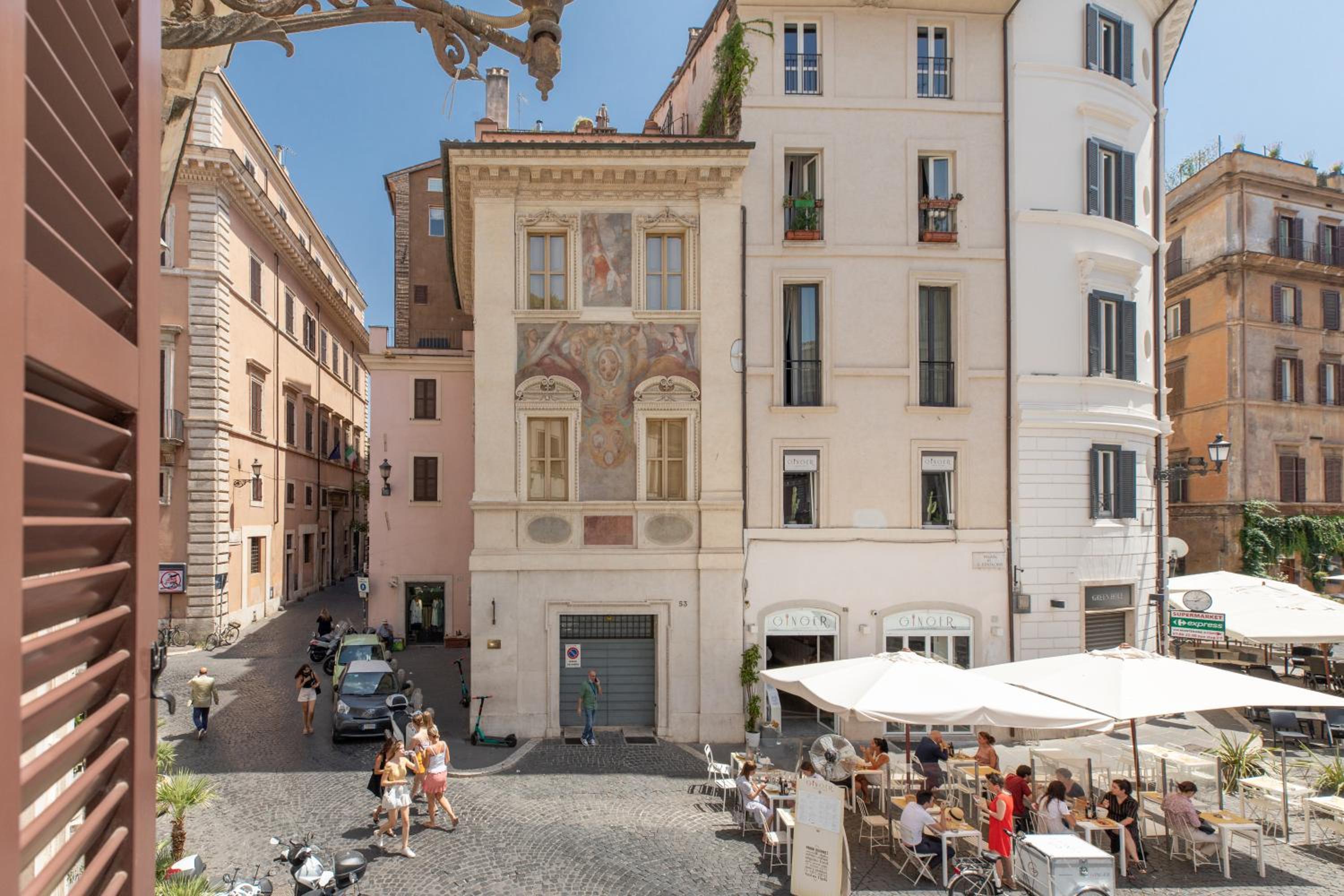 iFlat Navona Bright Studio