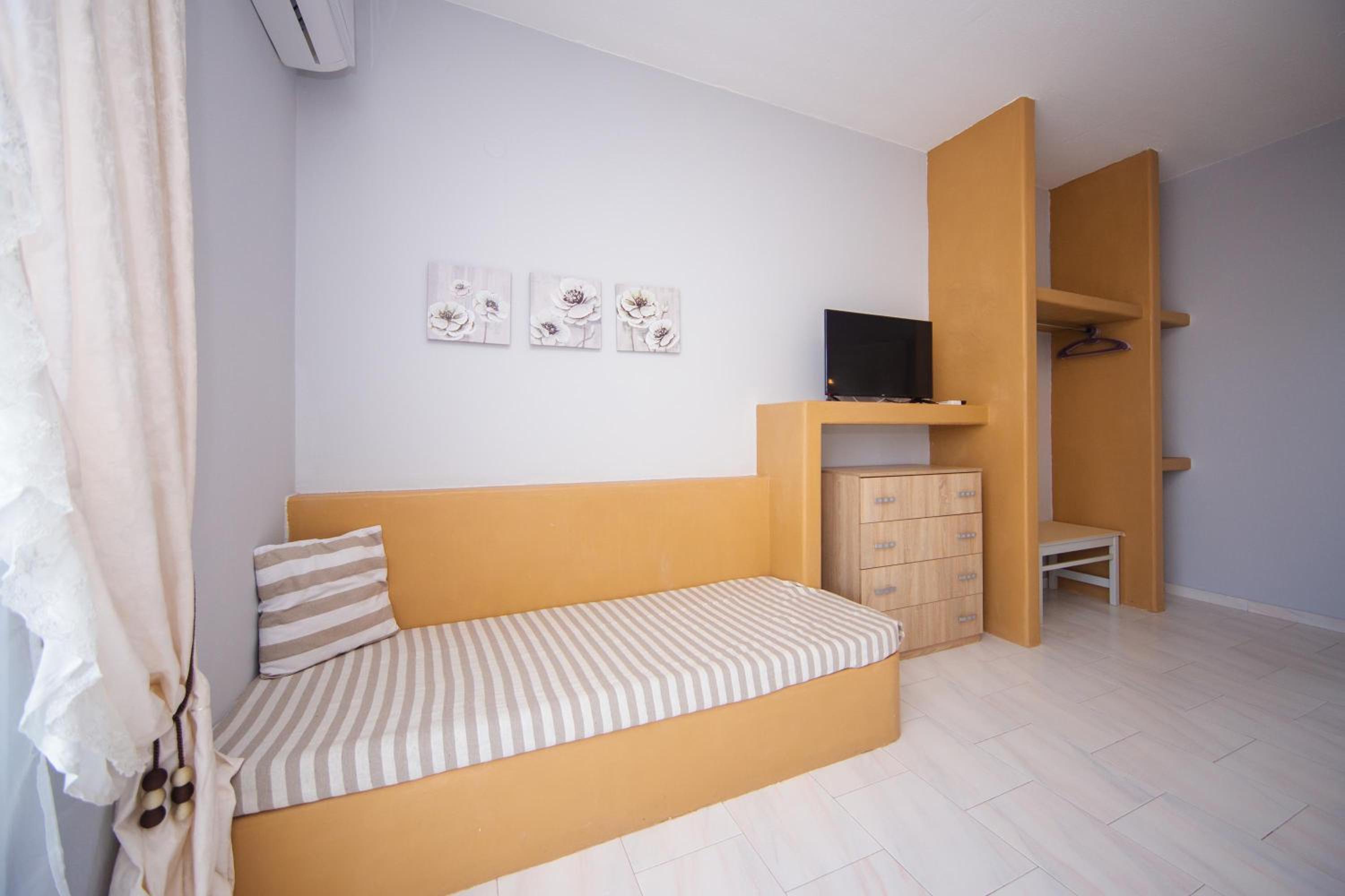 Sunset Apartments photo 4