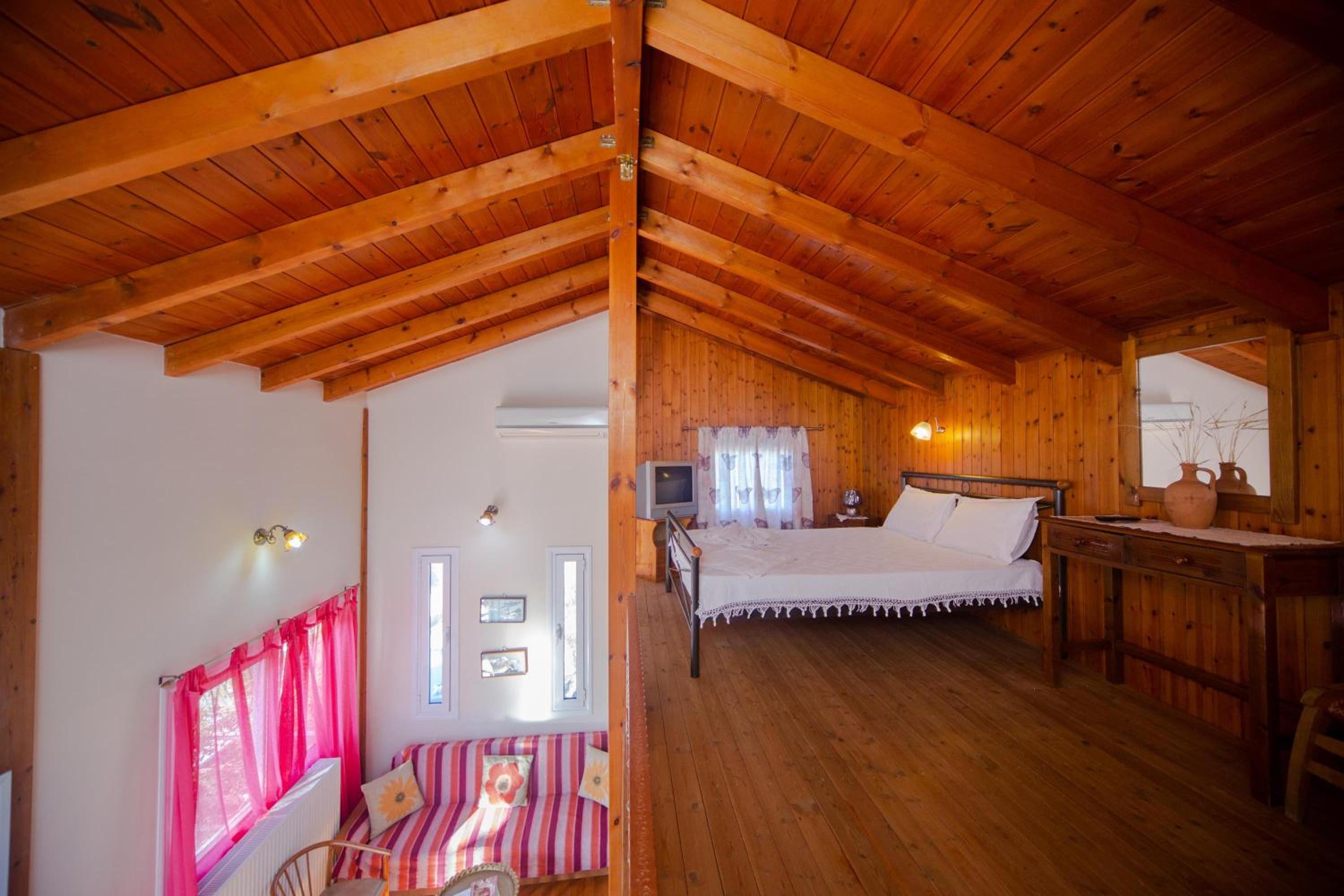 Sunset Apartments photo 5