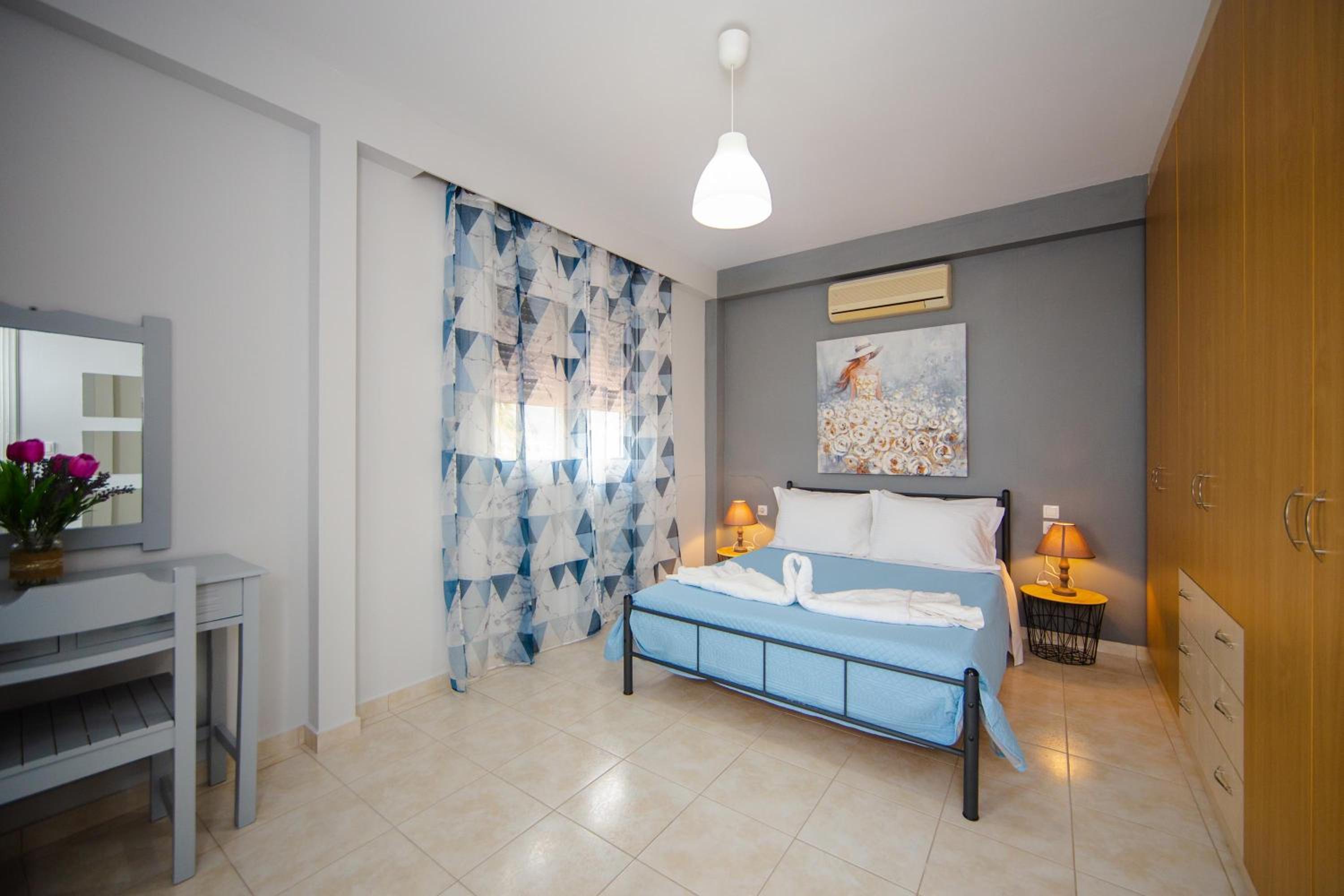 Sunset Apartments photo 3