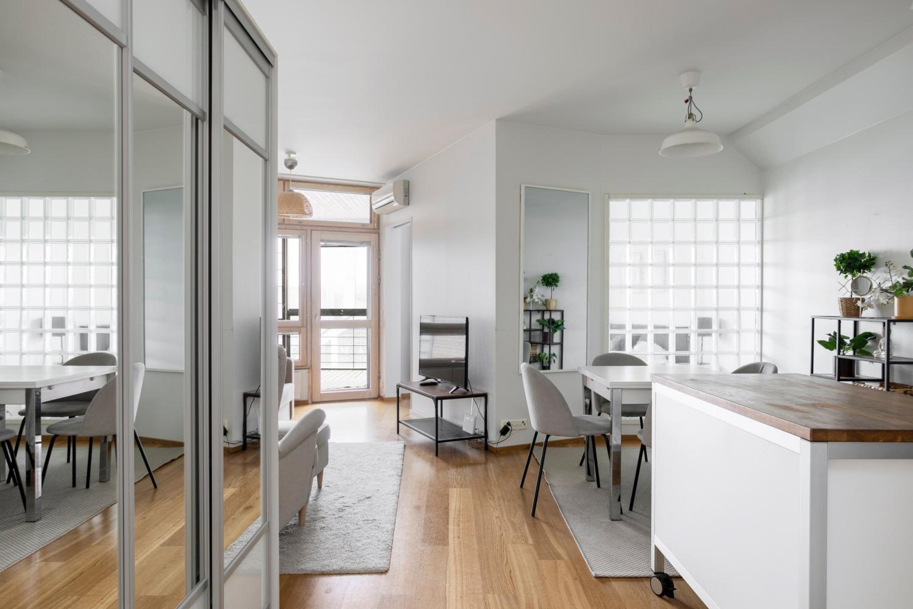 2ndhomes Apartment in Kamppi Center with Sauna and Balcony