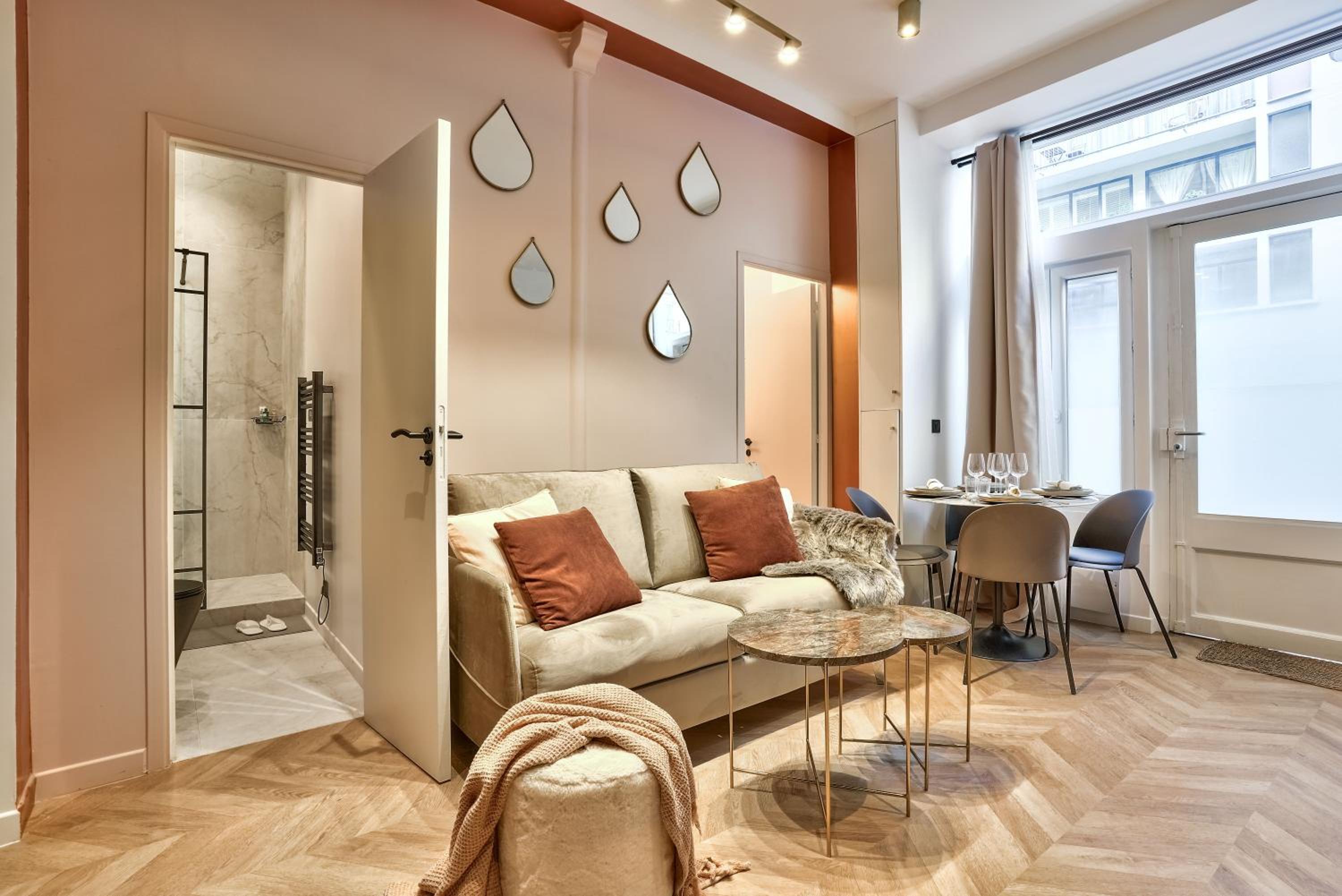 NEW Eiffel Tour ! Splendid Apartments in the Heart of Paris