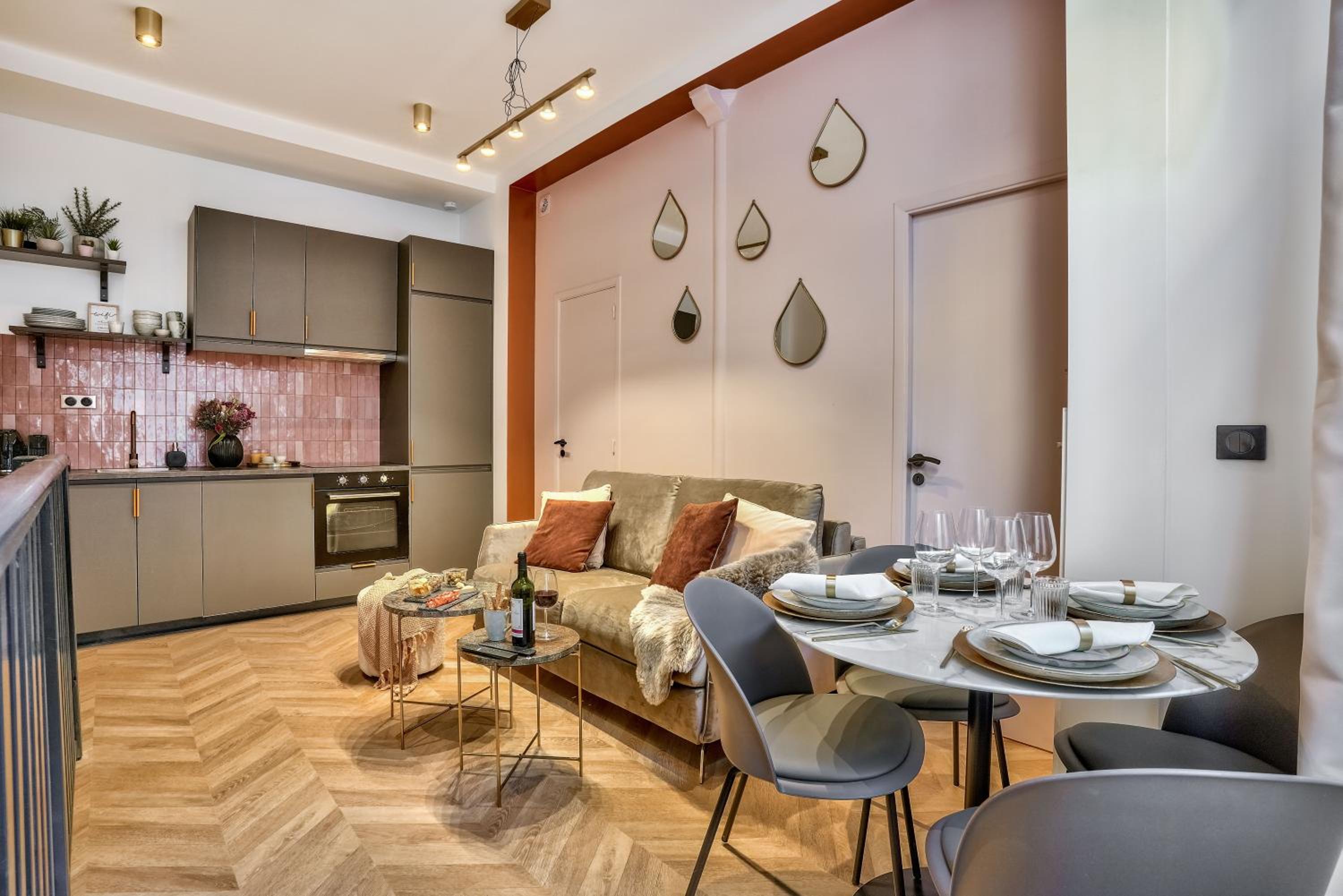 NEW Eiffel Tour ! Splendid Apartments in the Heart of Paris