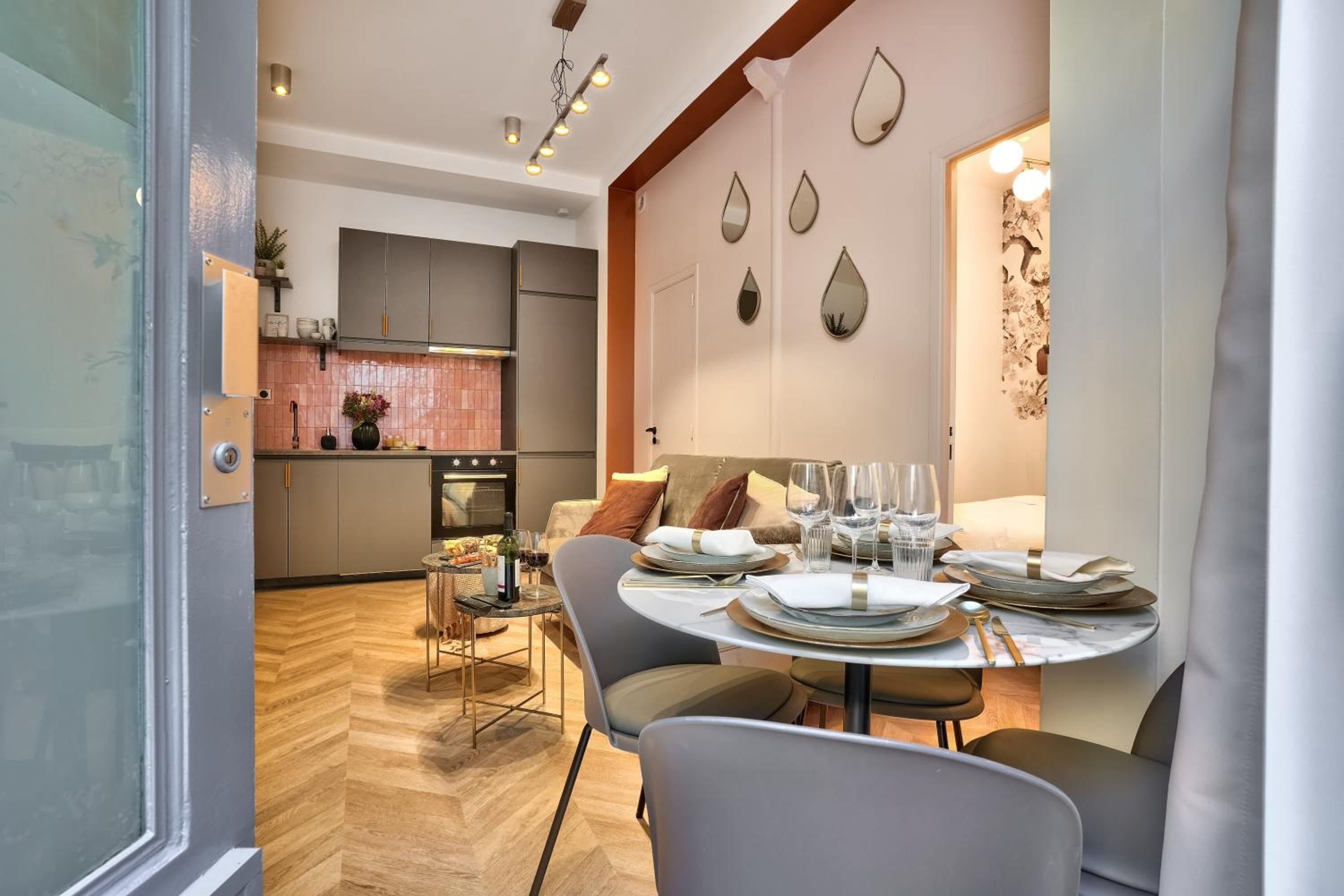 NEW Eiffel Tour ! Splendid Apartments in the Heart of Paris
