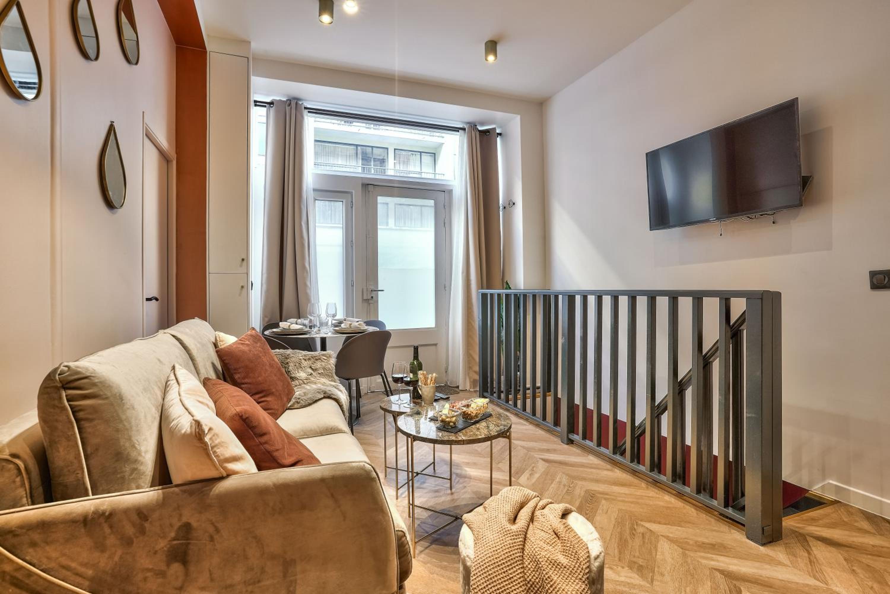 NEW Eiffel Tour ! Splendid Apartments in the Heart of Paris