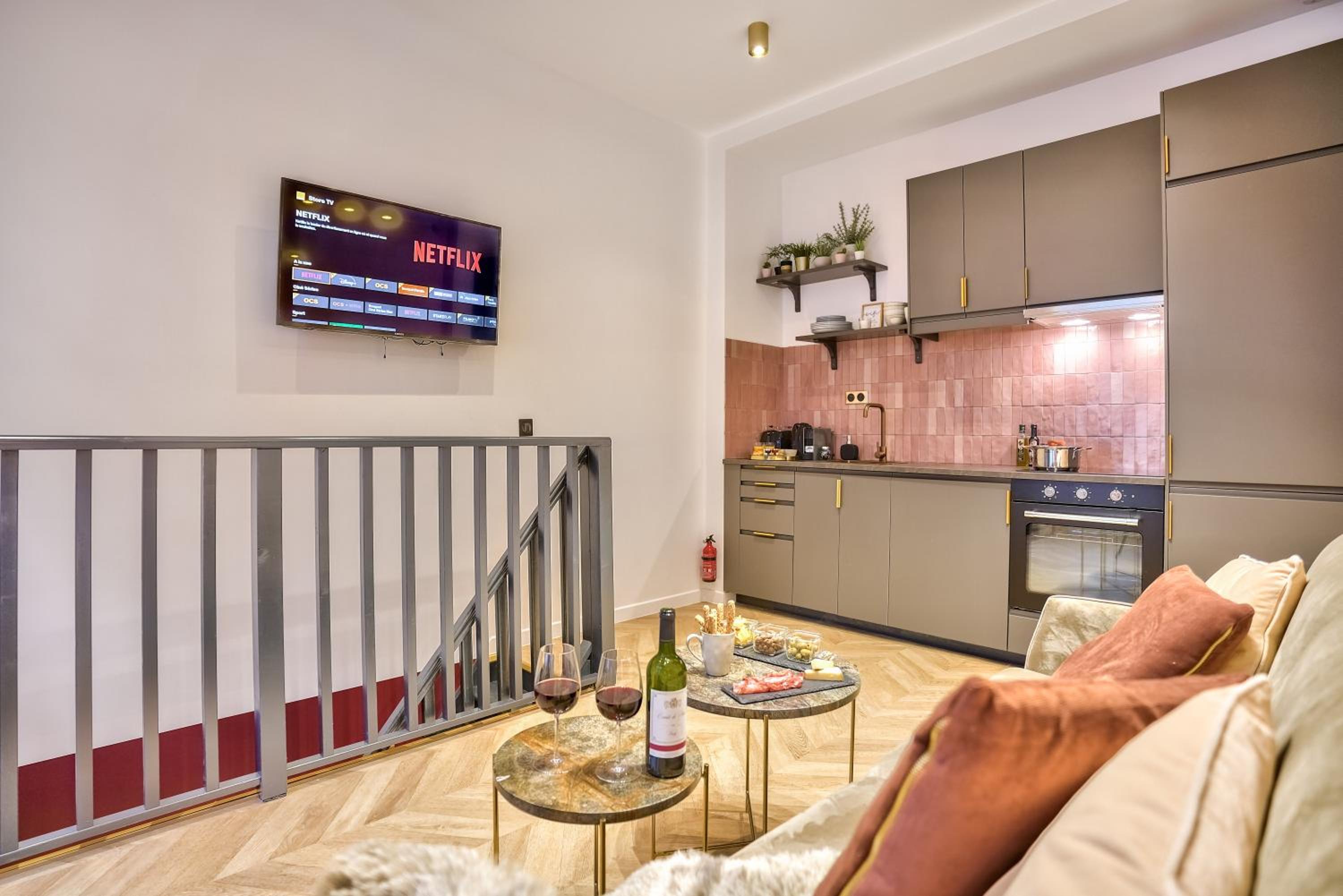 NEW Eiffel Tour ! Splendid Apartments in the Heart of Paris