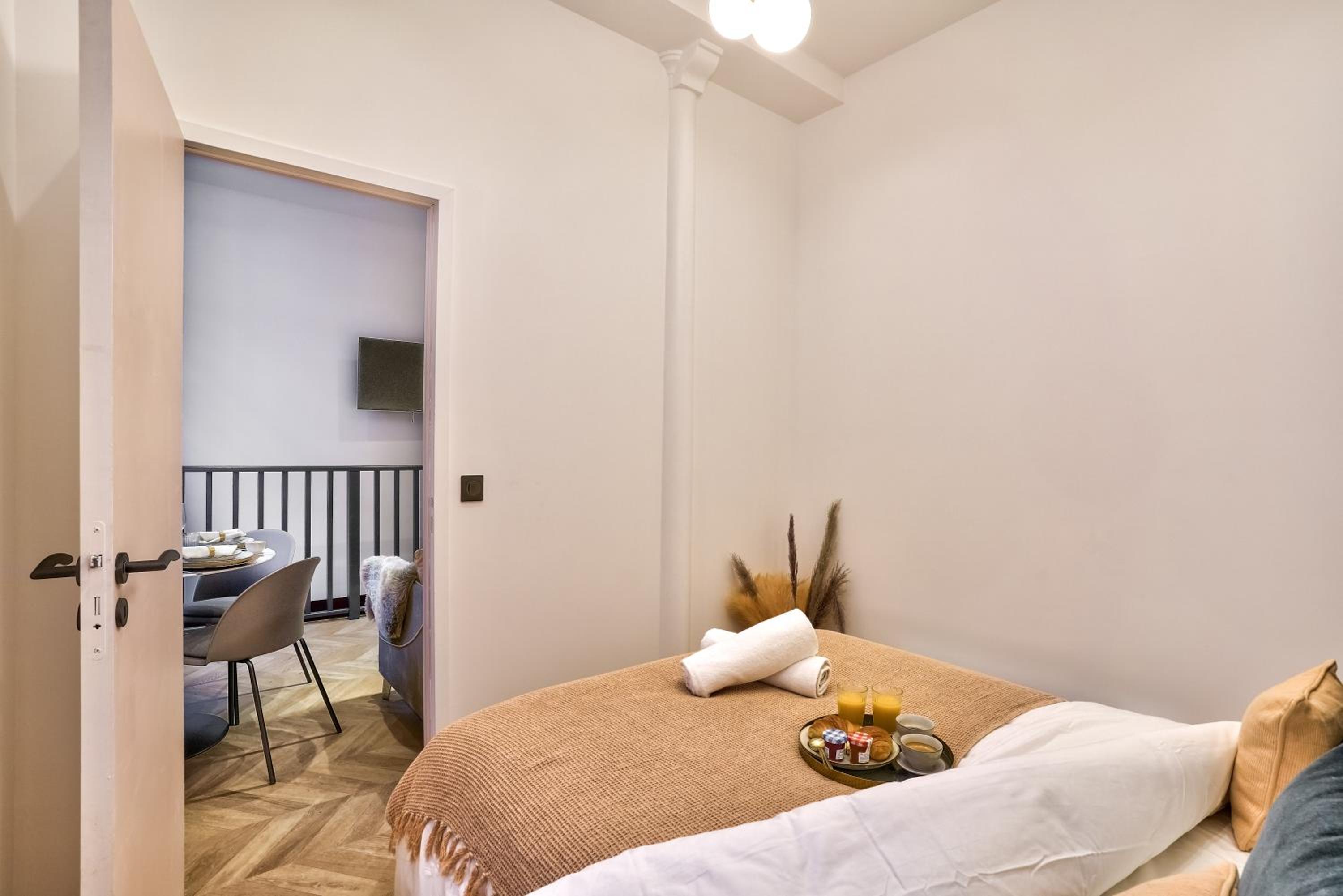 NEW Eiffel Tour ! Splendid Apartments in the Heart of Paris