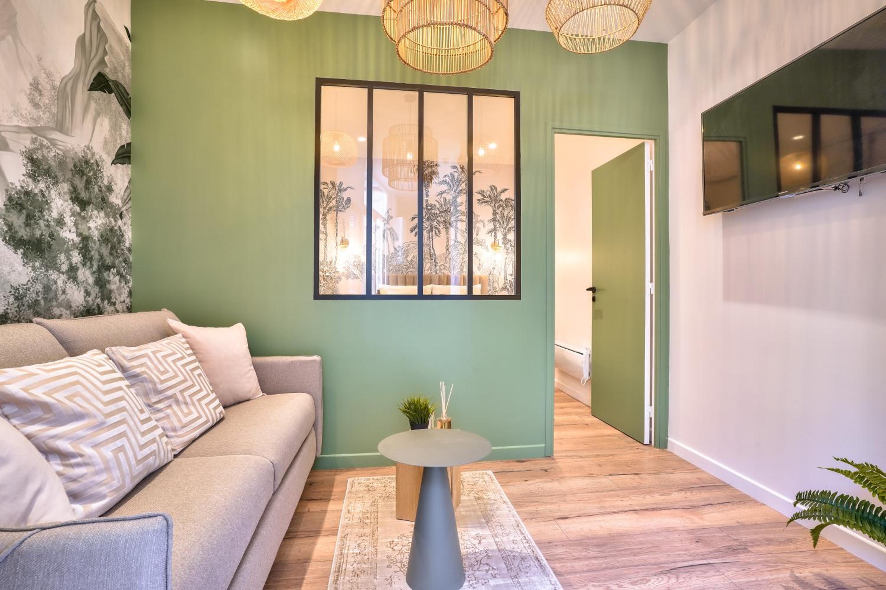NEW Eiffel Tour ! Splendid Apartments in the Heart of Paris