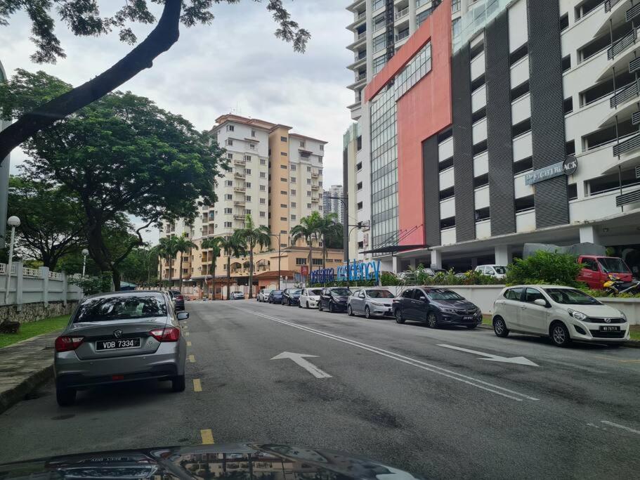 Private Jacuzzi Staycation at KL City 152