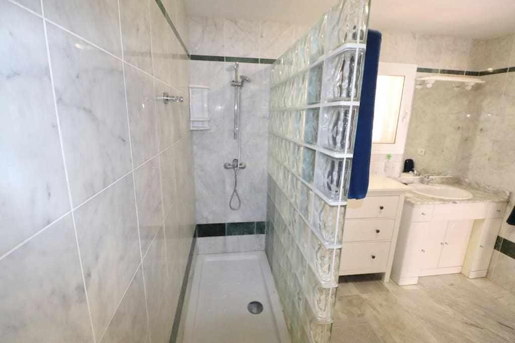 Dinastia B403 by Tenerife Rental & Sales view 4