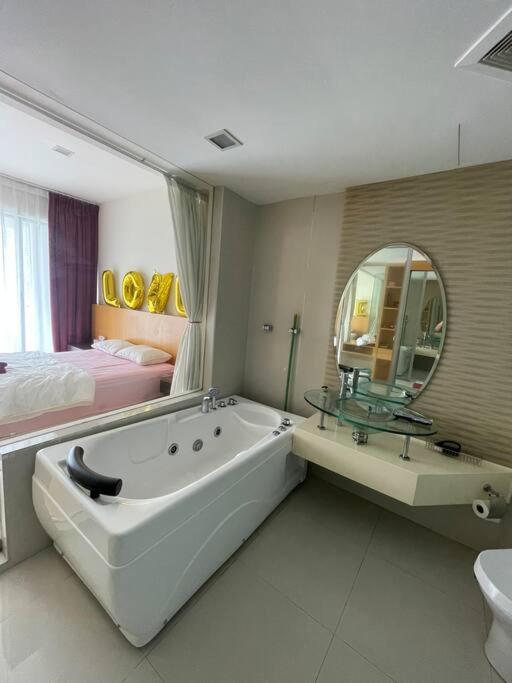 Private Jacuzzi Staycation at KL City 921