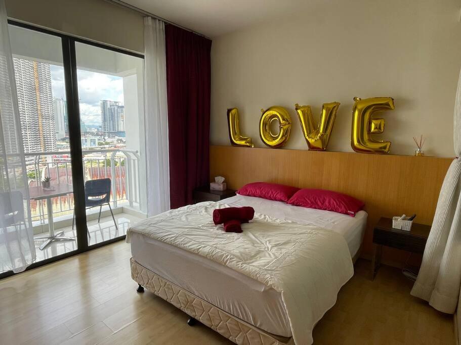 Private Jacuzzi Staycation at KL City 921