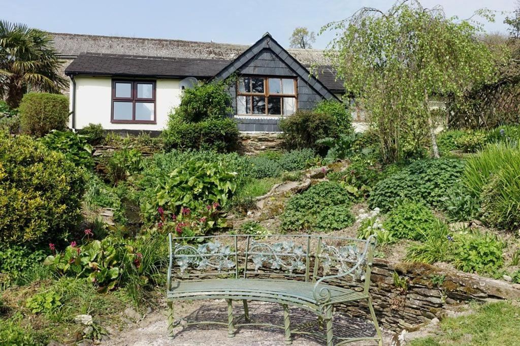 Greenswood Cottage - Cosy cottage, rural location, beautiful landscaped gardens with pond and lake view 4