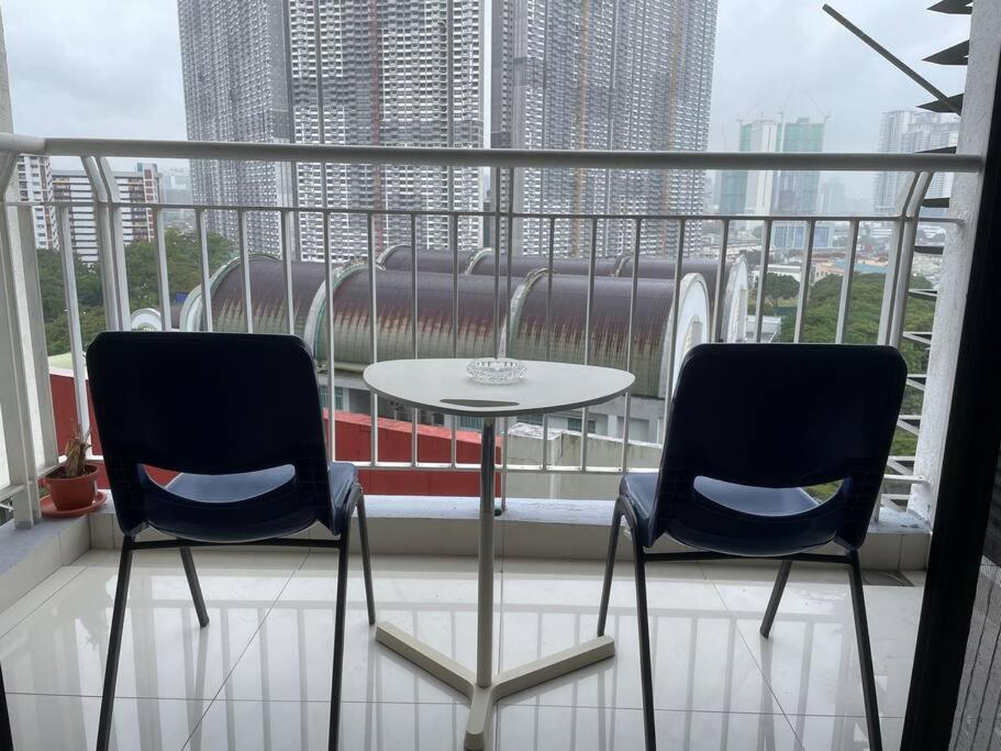Private Jacuzzi Staycation at KL City 721