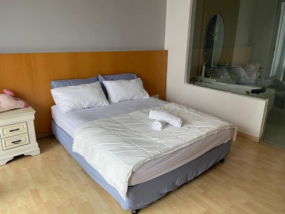 Private Jacuzzi Staycation at KL City 721