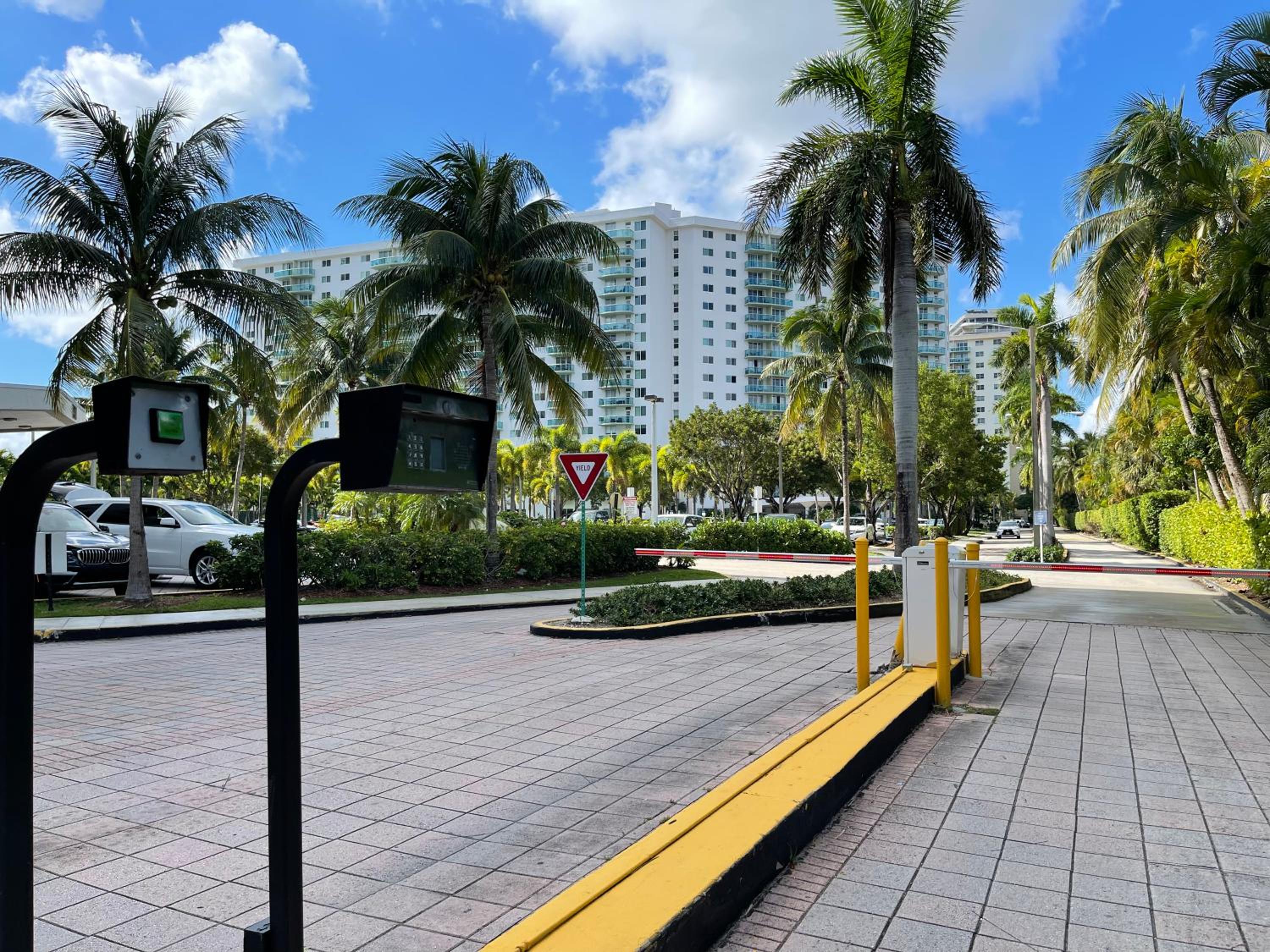 Sunny Isles COMFOR Apartments OCEAN RESERVE view 4